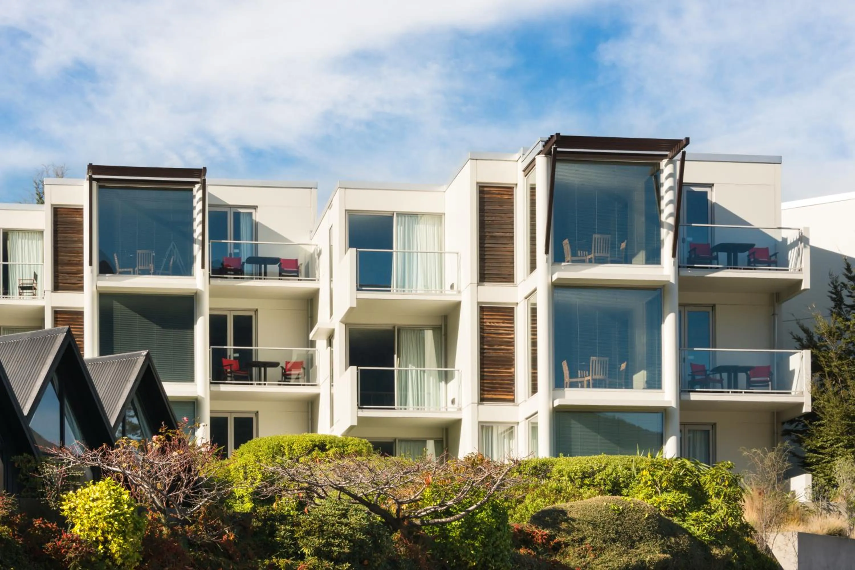 Facade/entrance in Scenic Suites Queenstown