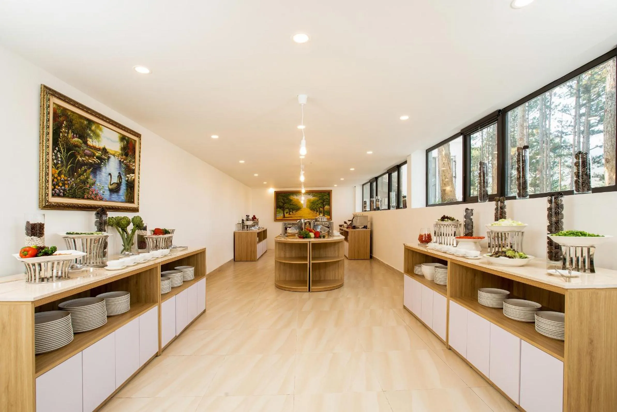 Restaurant/places to eat in CEREJA Hotel & Resort Dalat