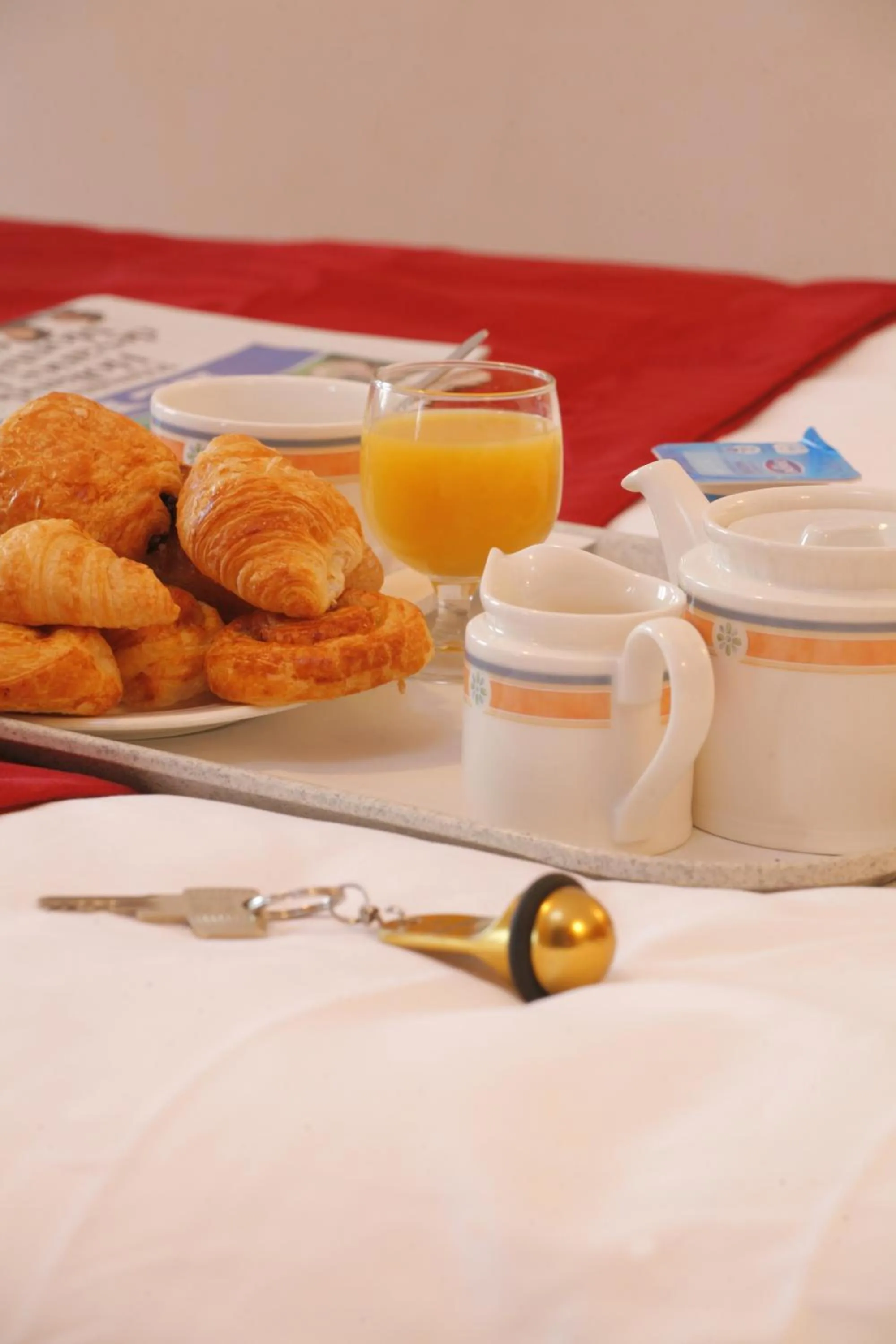 Breakfast in HOTEL LES MARRONNIERS