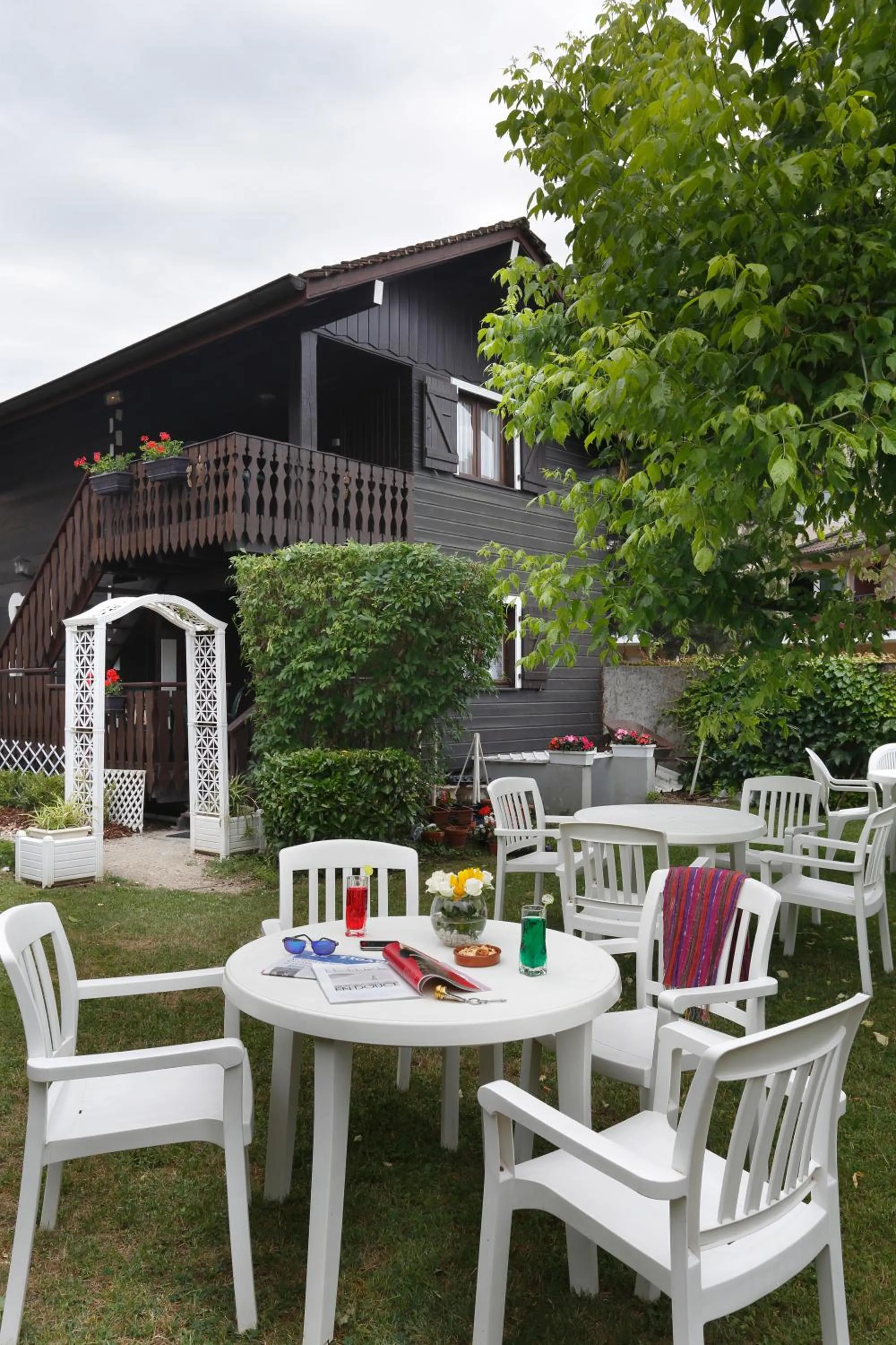 Garden in HOTEL LES MARRONNIERS