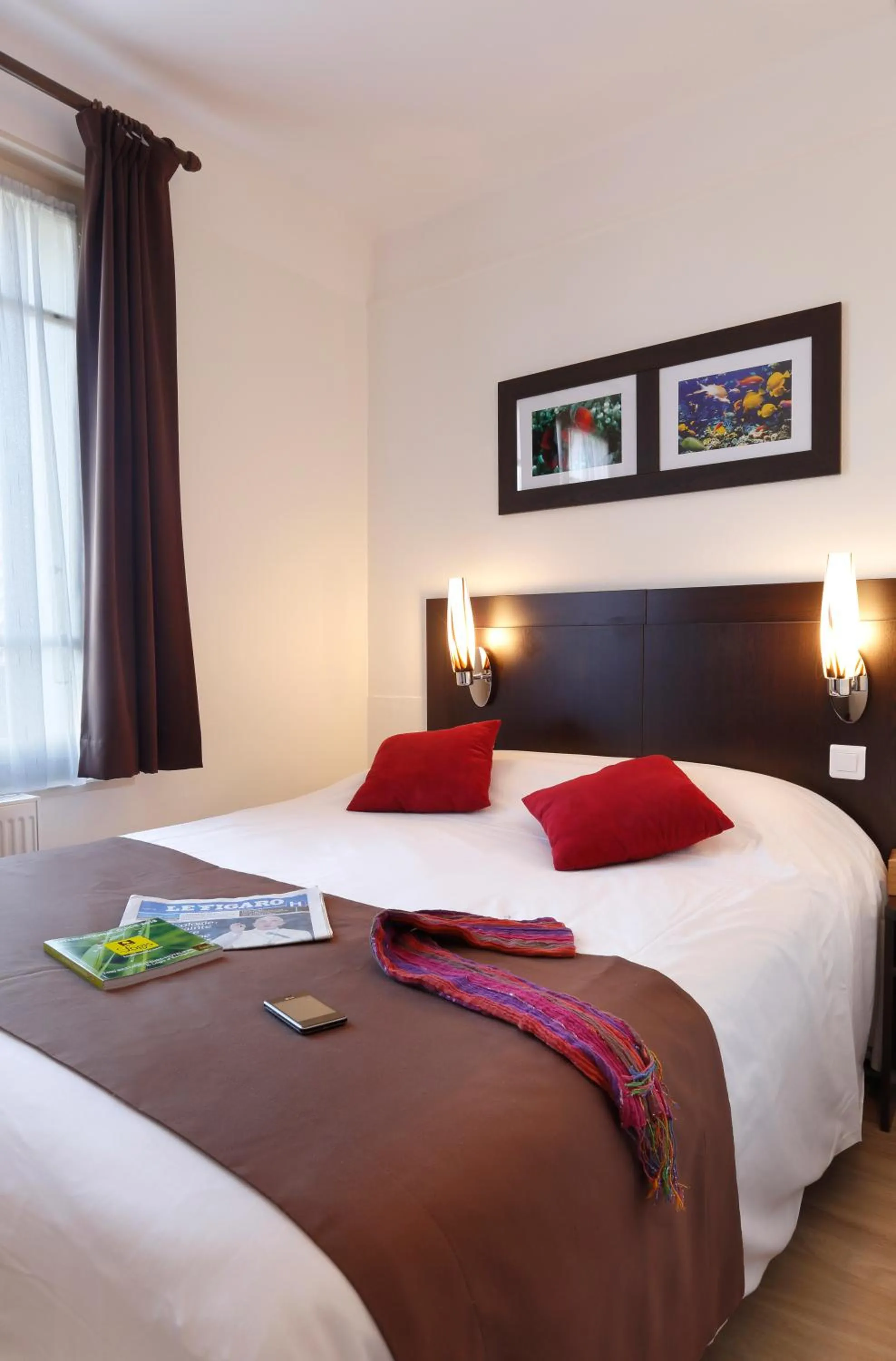 Bed in HOTEL LES MARRONNIERS