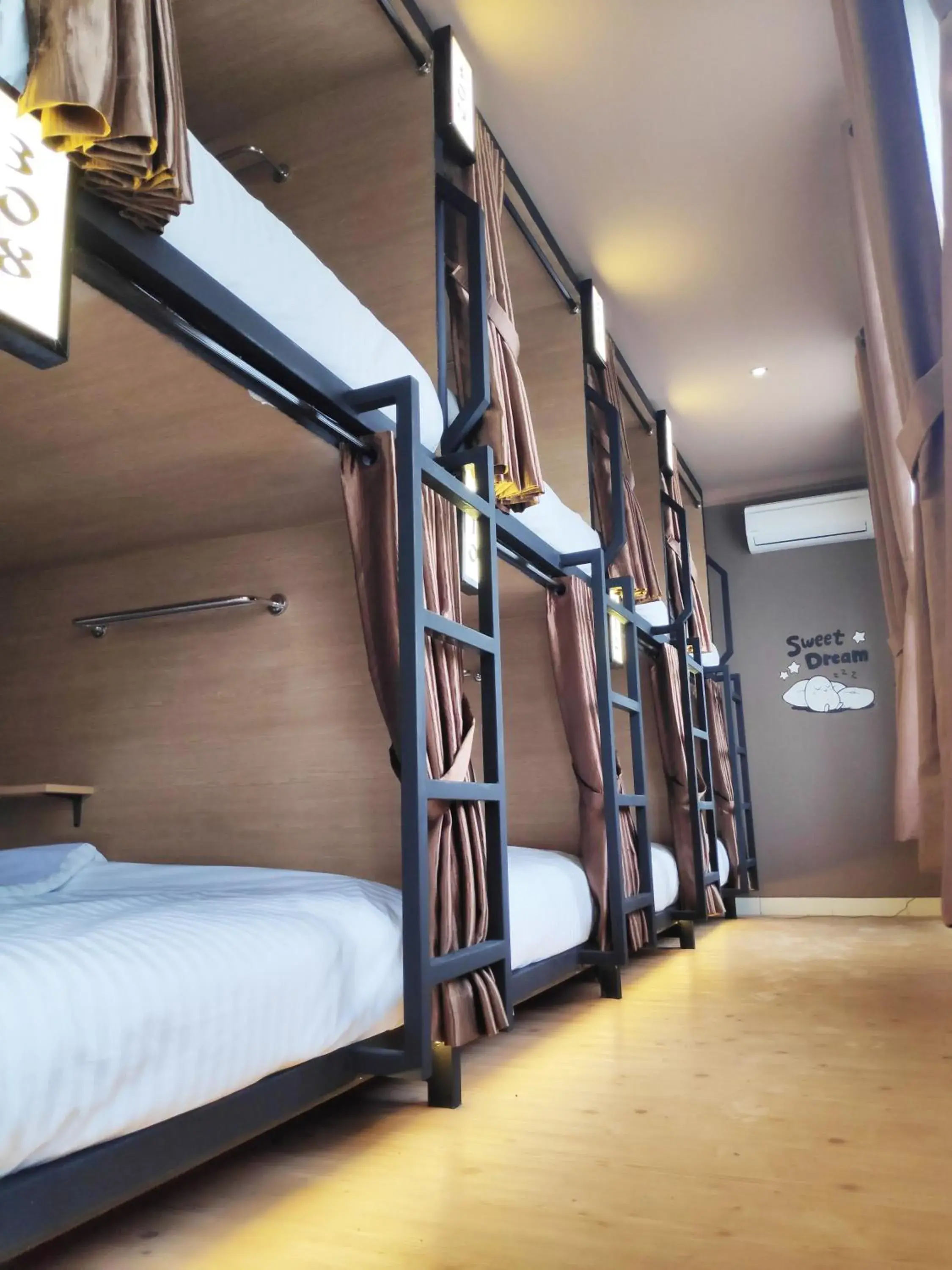 Bed in 8-Bed Mixed Dormitory Room in VK Pods PIK Bed in 8-Bed Mixed Dormitory Room in VK Pods PIK