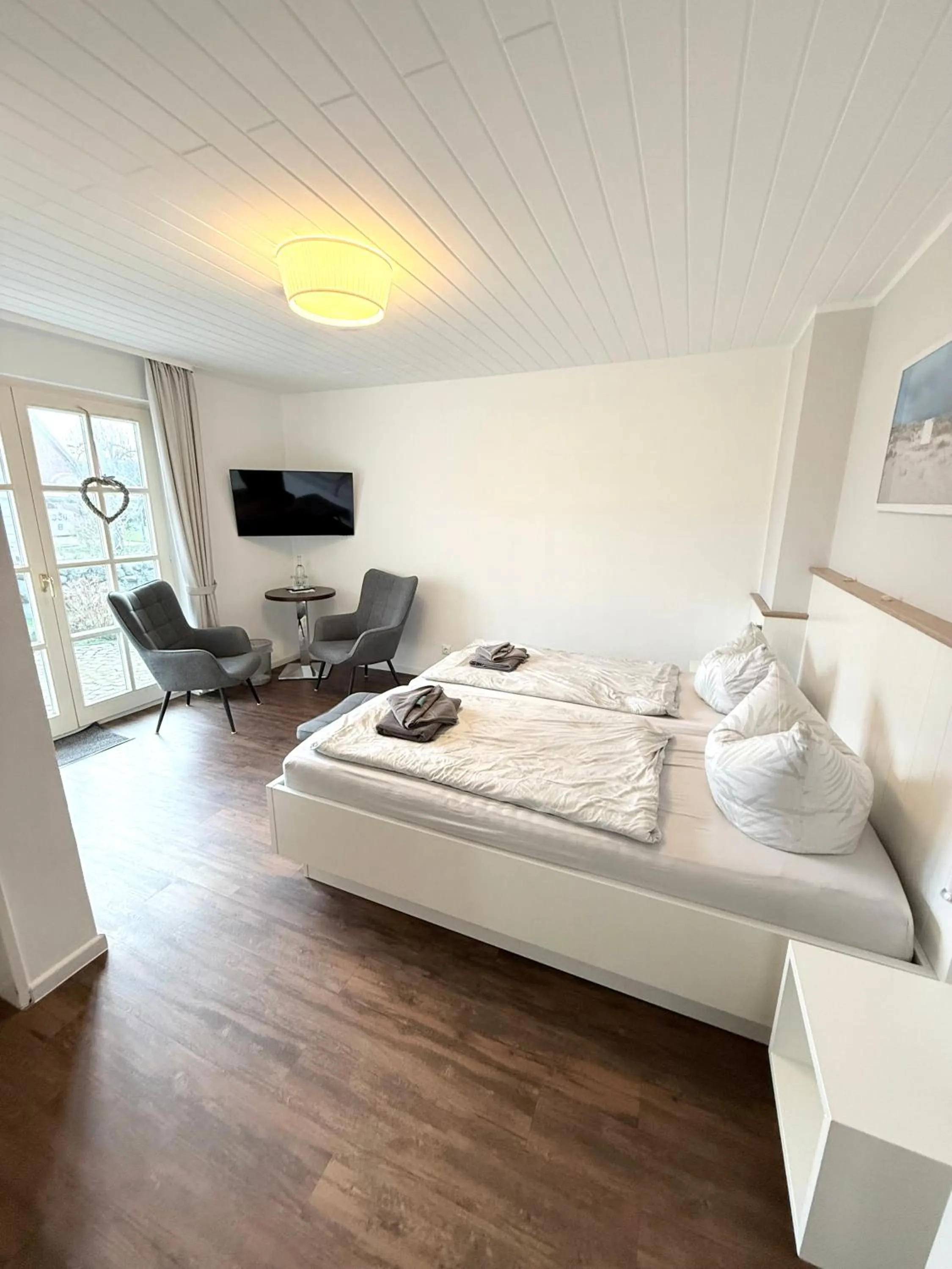 Photo of the whole room, Bed in Hotel garni Seeluft Büsum