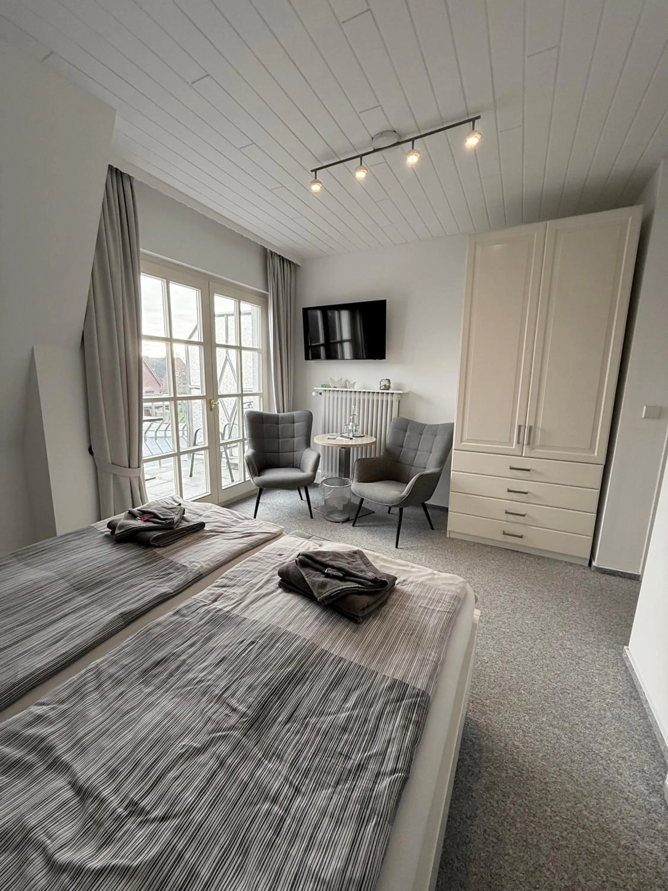 Photo of the whole room, Bed in Hotel garni Seeluft Büsum