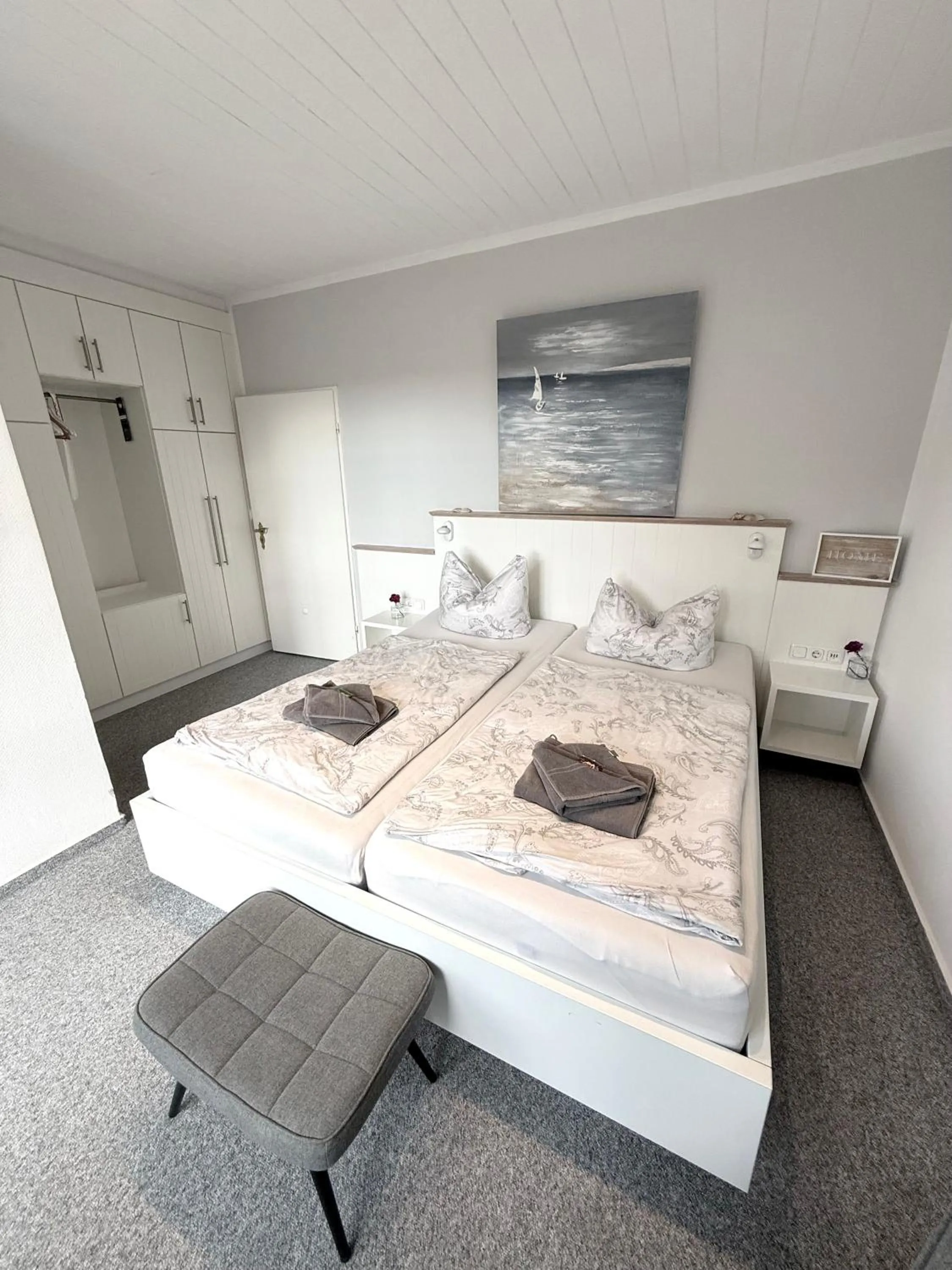 Photo of the whole room, Bed in Hotel garni Seeluft Büsum