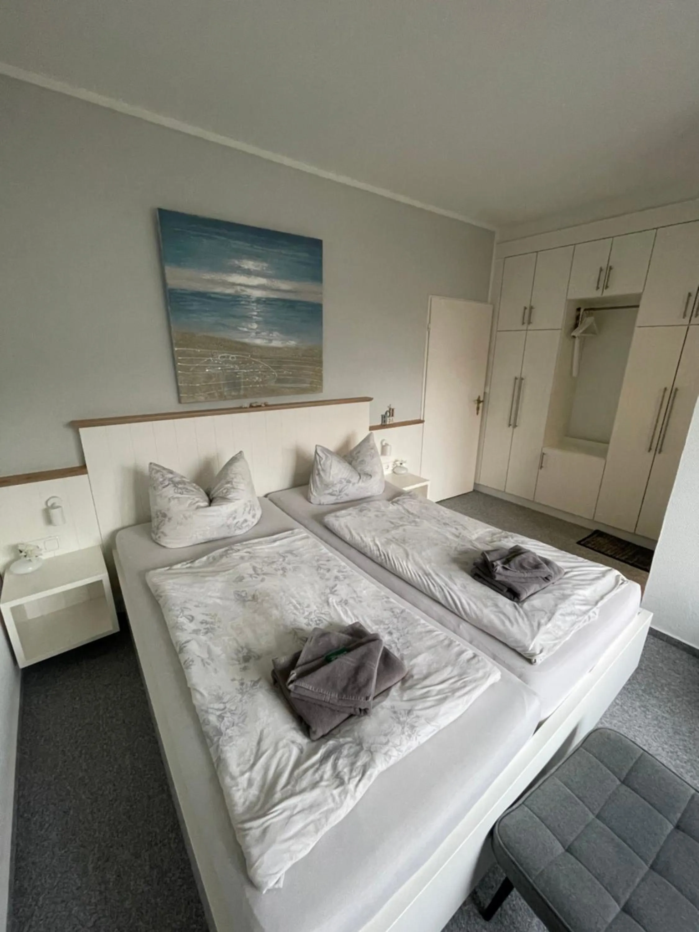 Photo of the whole room, Bed in Hotel garni Seeluft Büsum