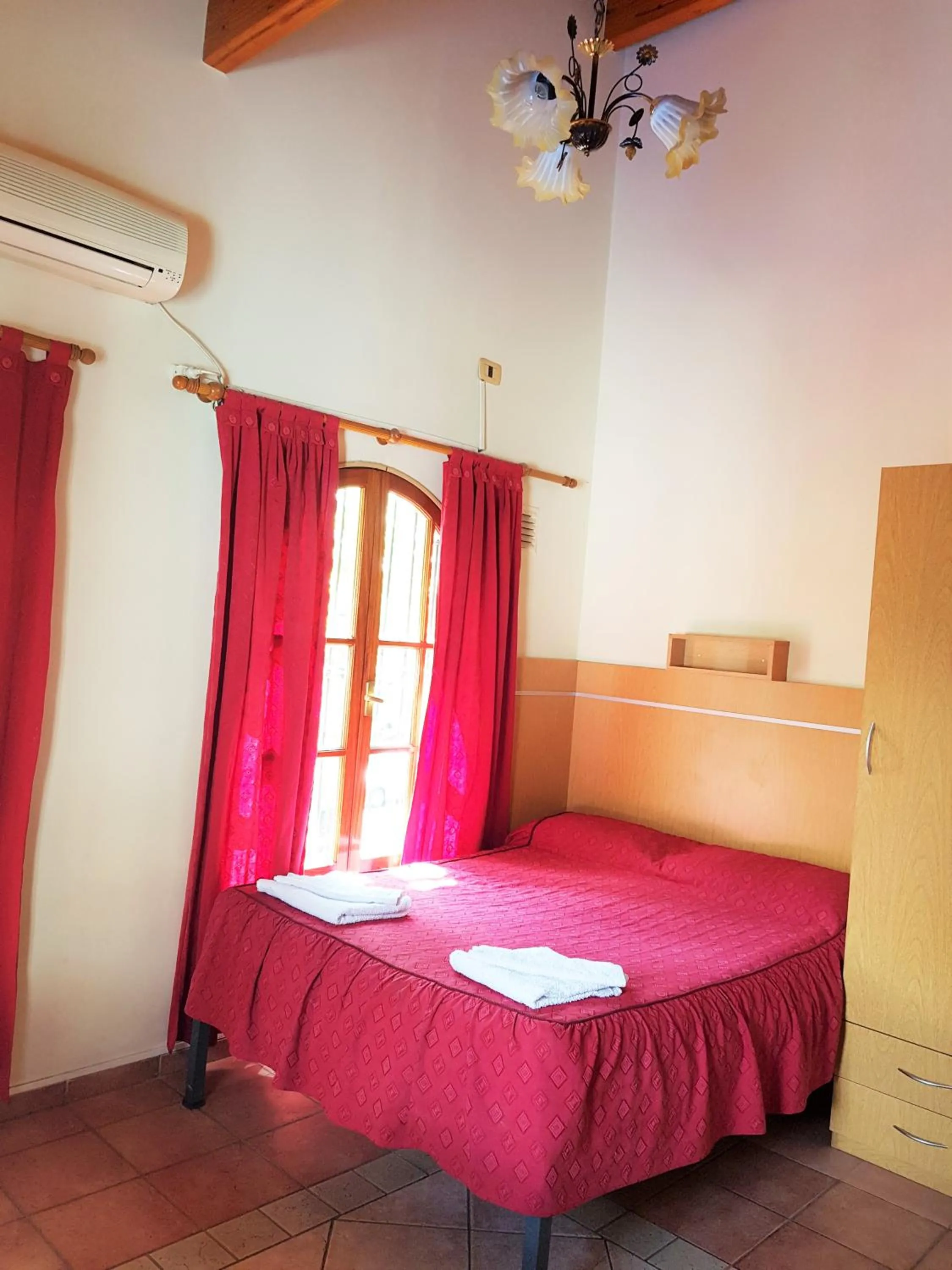 Photo of the whole room, Bed in Azul Departamentos