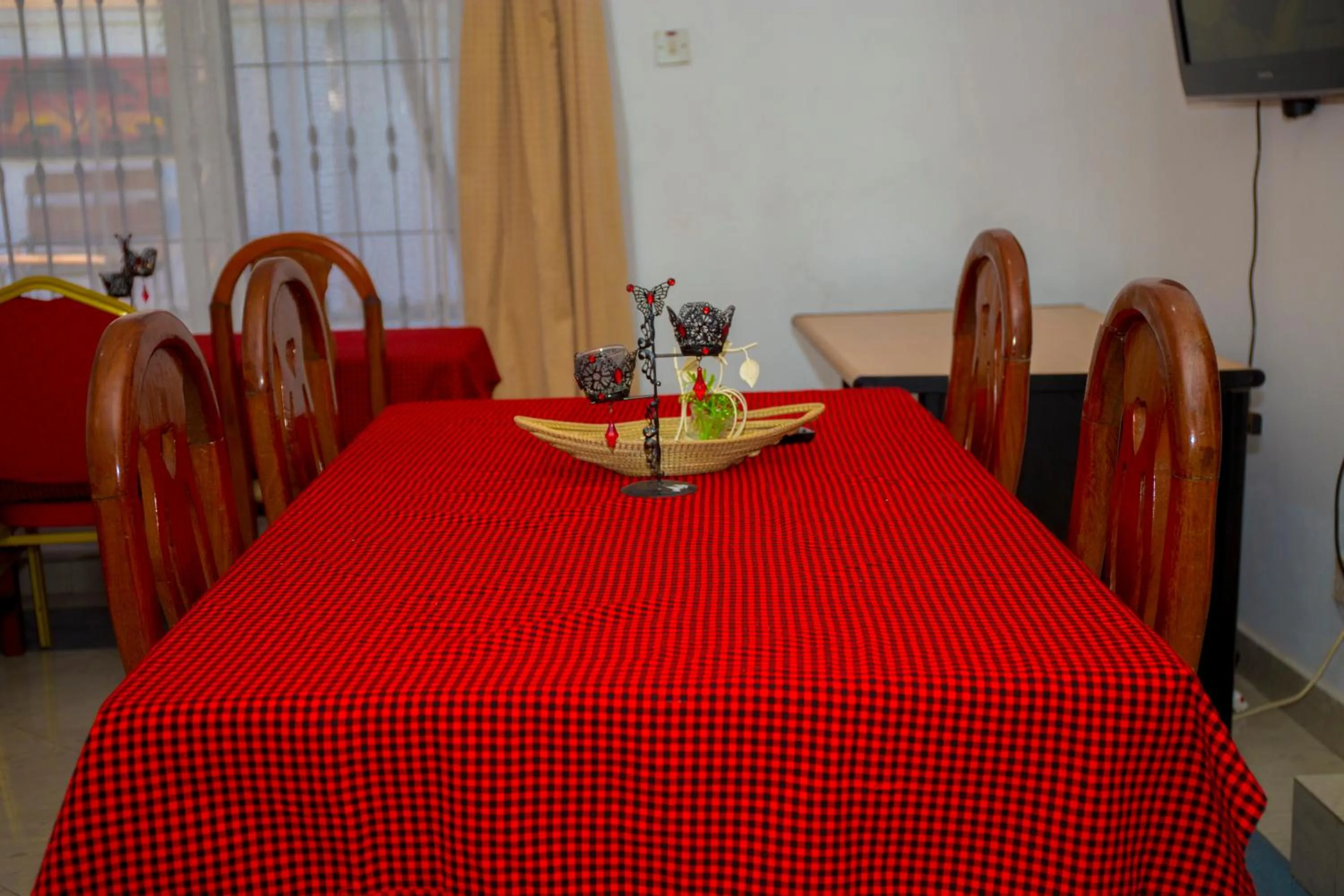 Restaurant/places to eat in Mikocheni Condo Hotel & Apartments