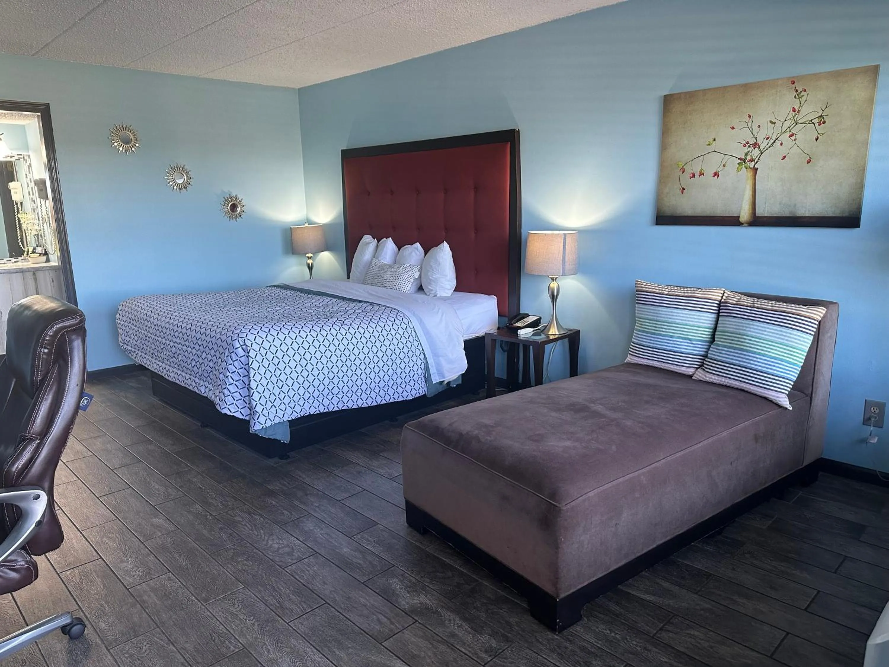 Bedroom, Bed in Geneva Wells Inn