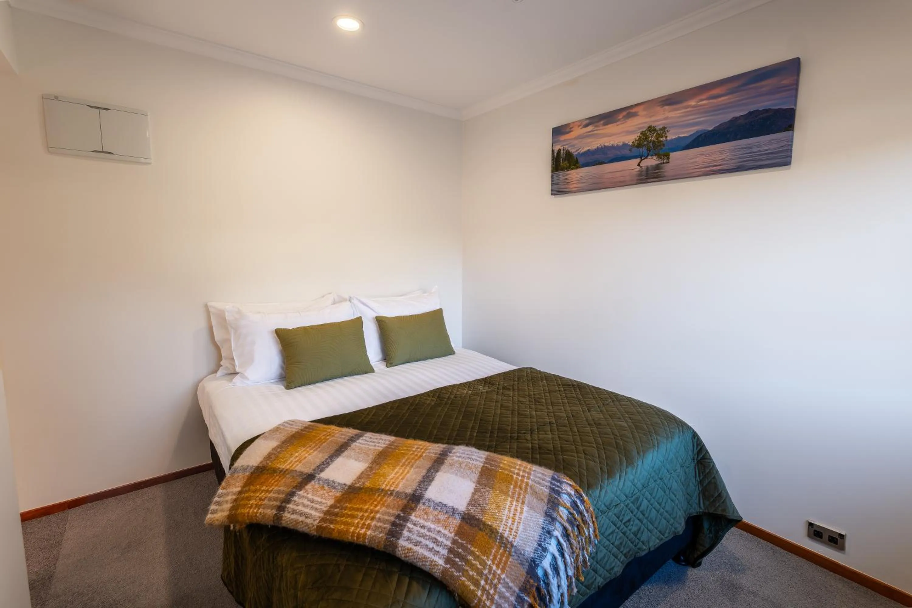 Bed in Wanaka Springs Lodge