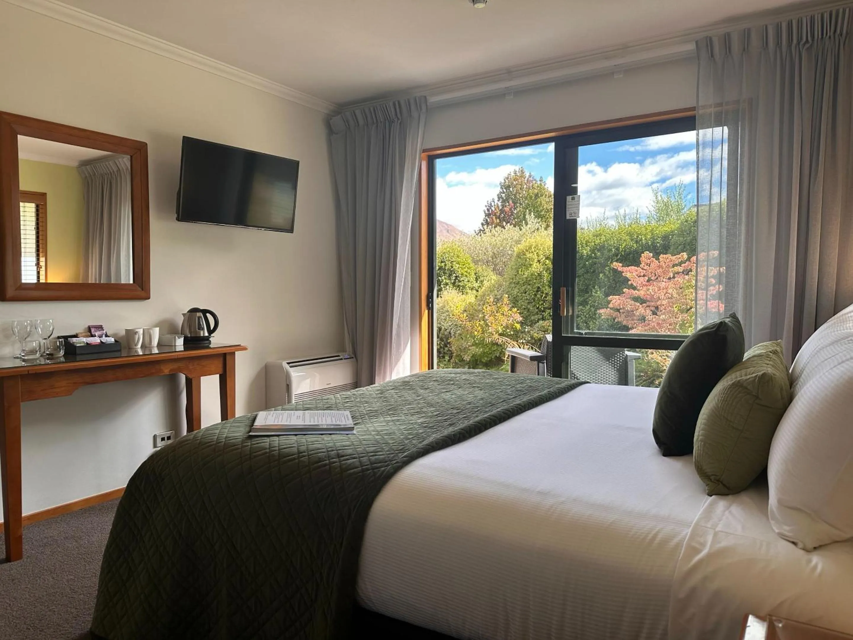 Bed in Wanaka Springs Lodge