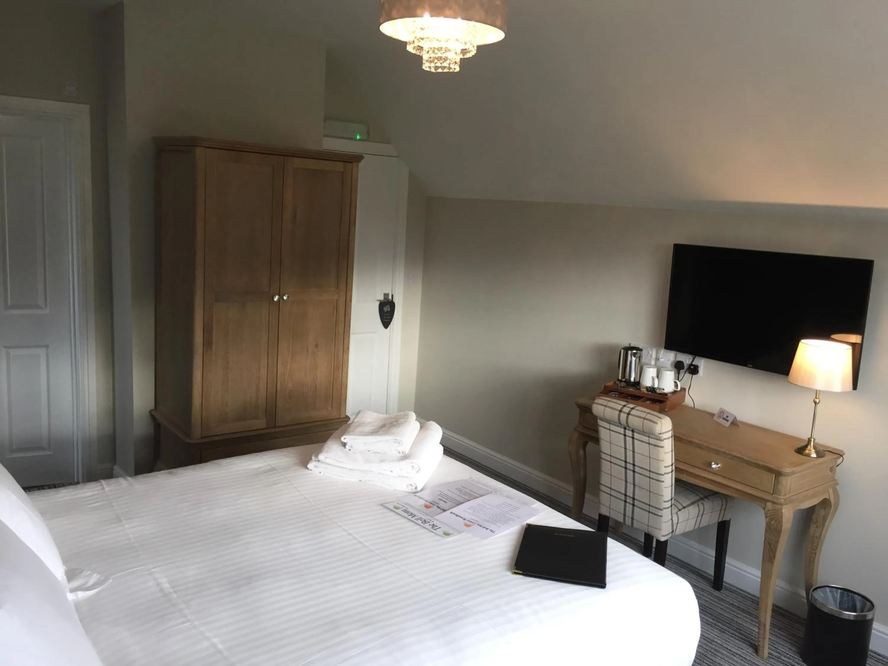 Photo of the whole room, Bed in The Bell Inn