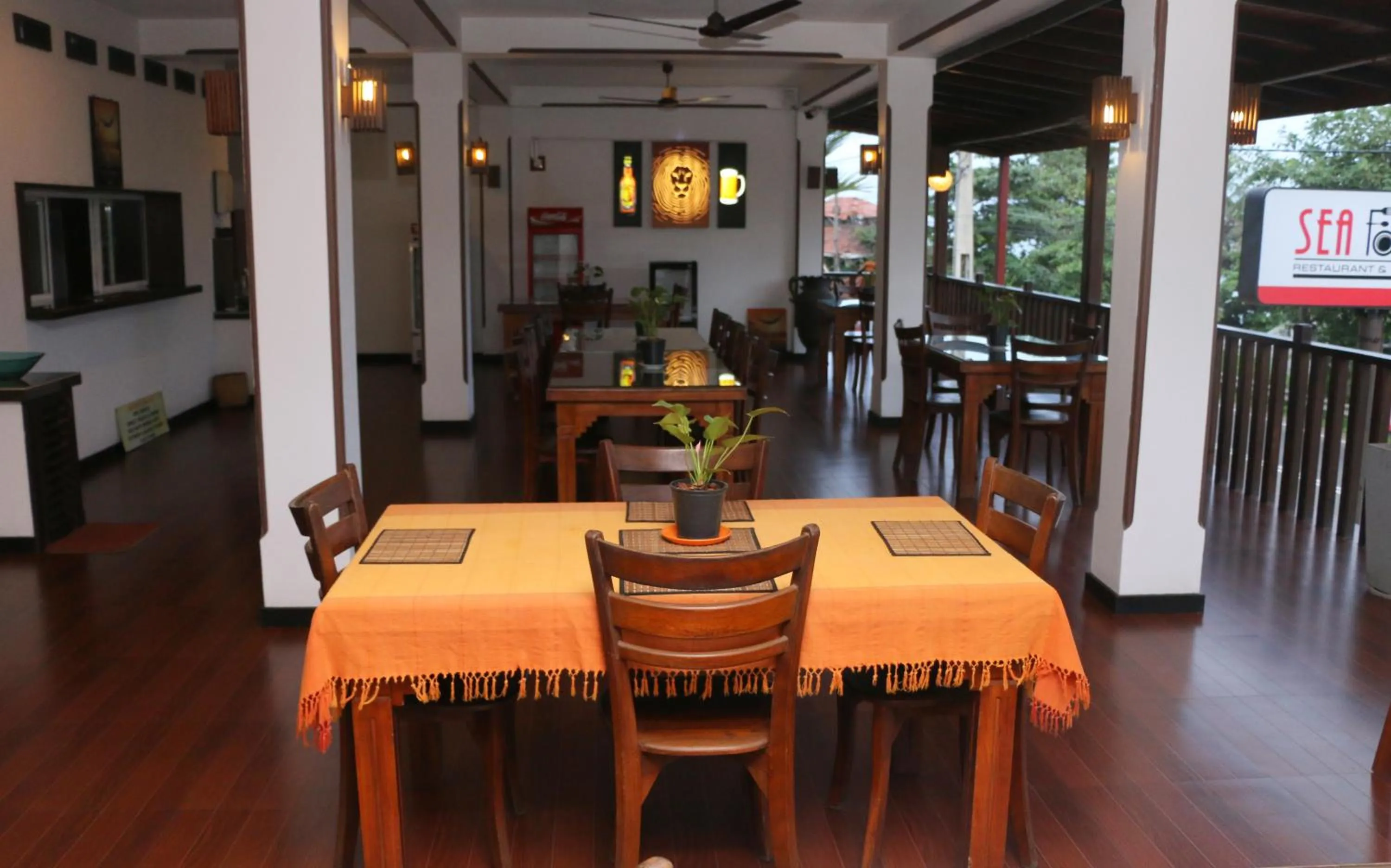 Restaurant/places to eat in Seafood Restaurant and Motel