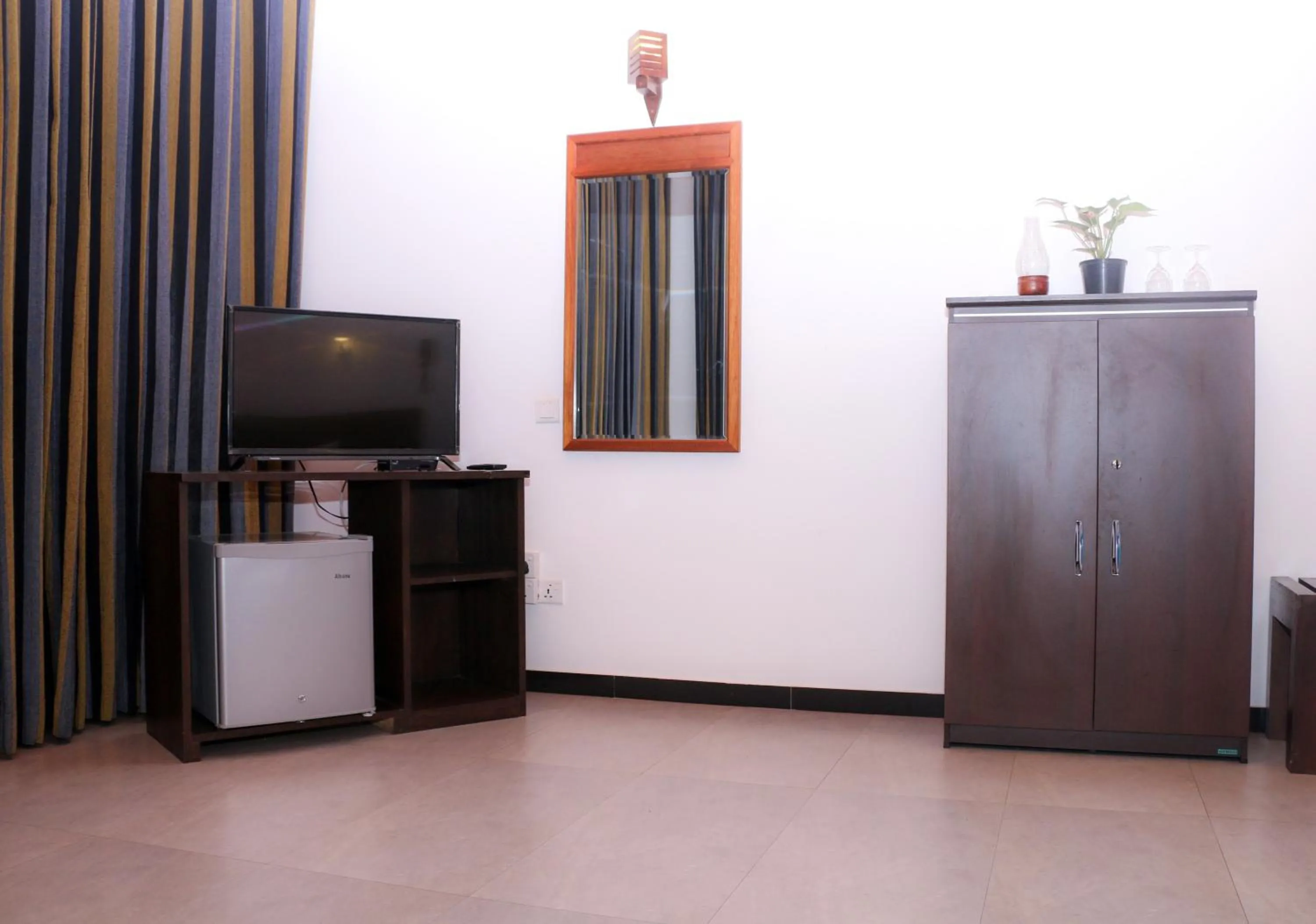 TV and multimedia in Seafood Restaurant and Motel