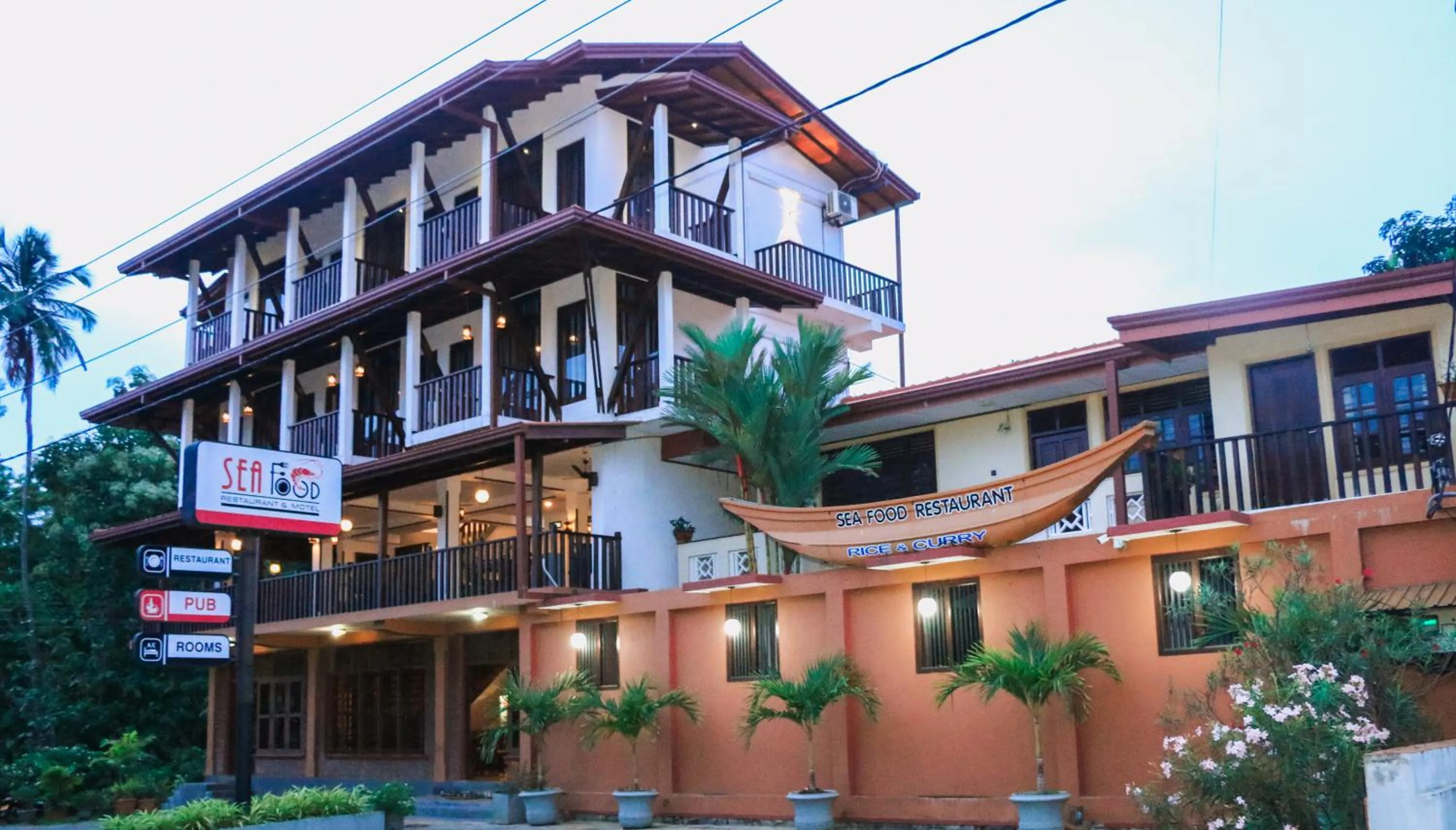 Restaurant/places to eat in Seafood Restaurant and Motel