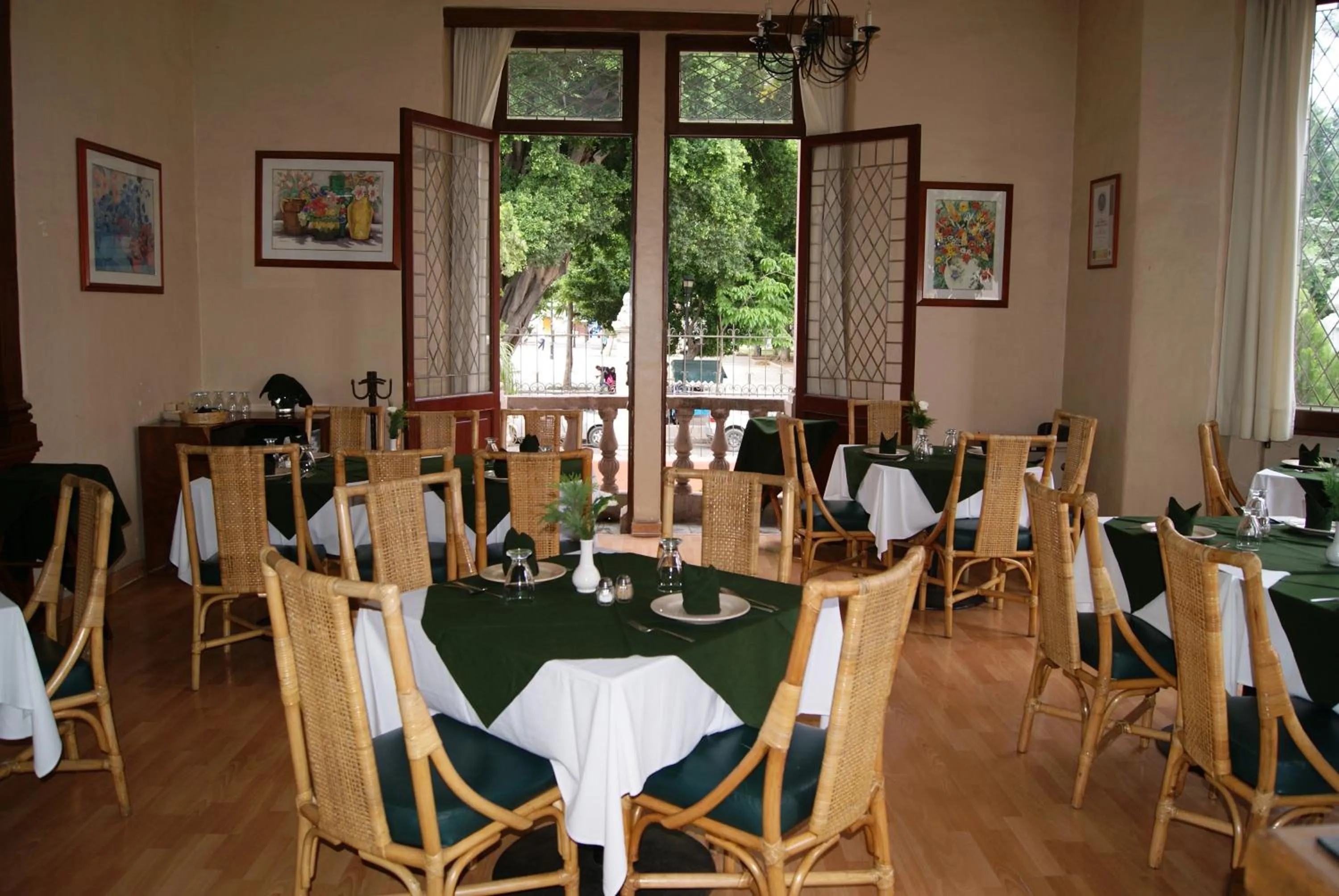 Restaurant/places to eat in Hotel La Casona del Llano