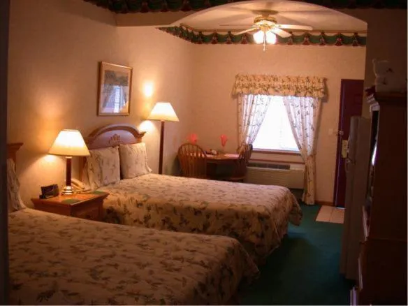 Bed in Townhouse Inn & Suites Omaha