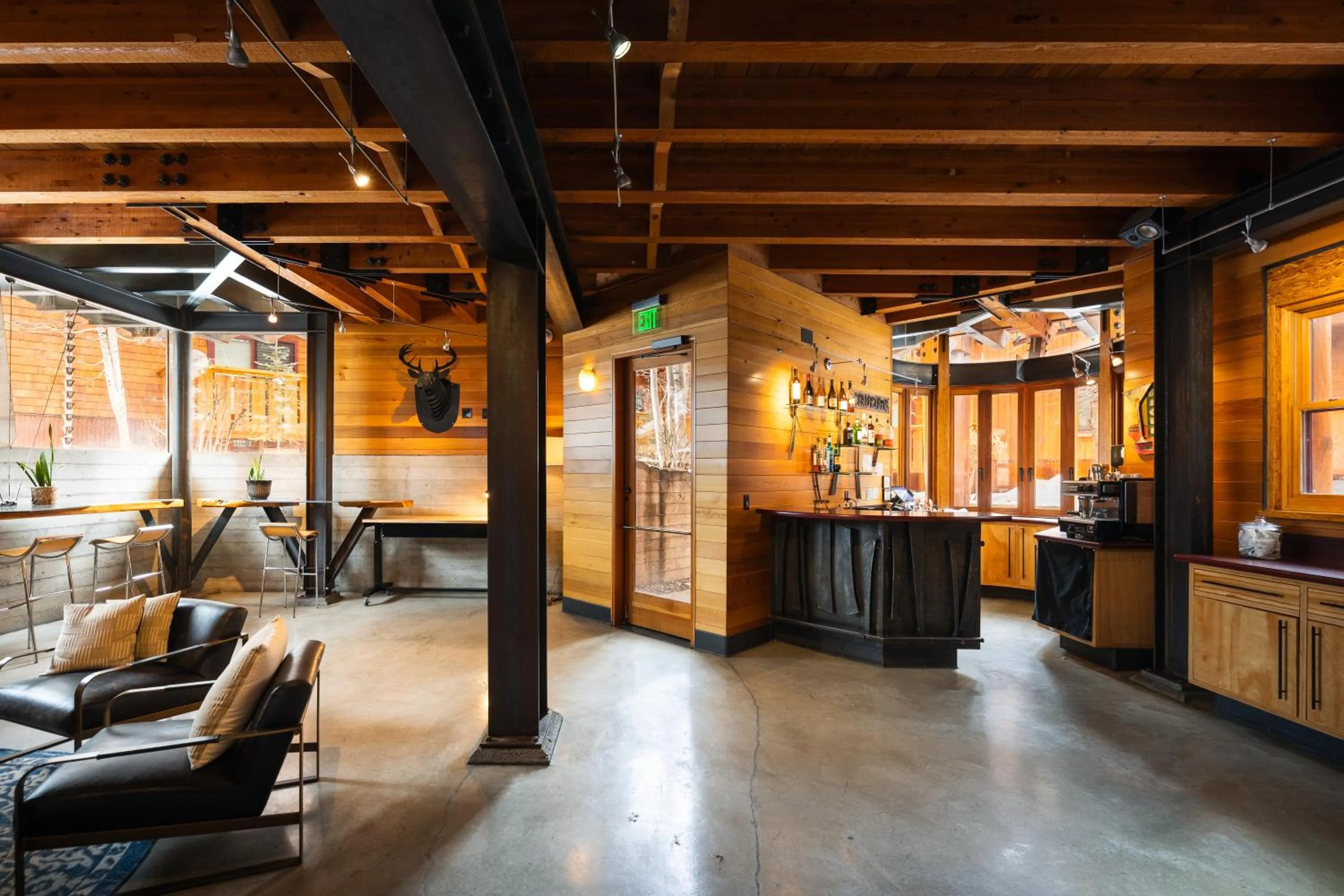 Lounge or bar in Gravity Haus Truckee-Tahoe