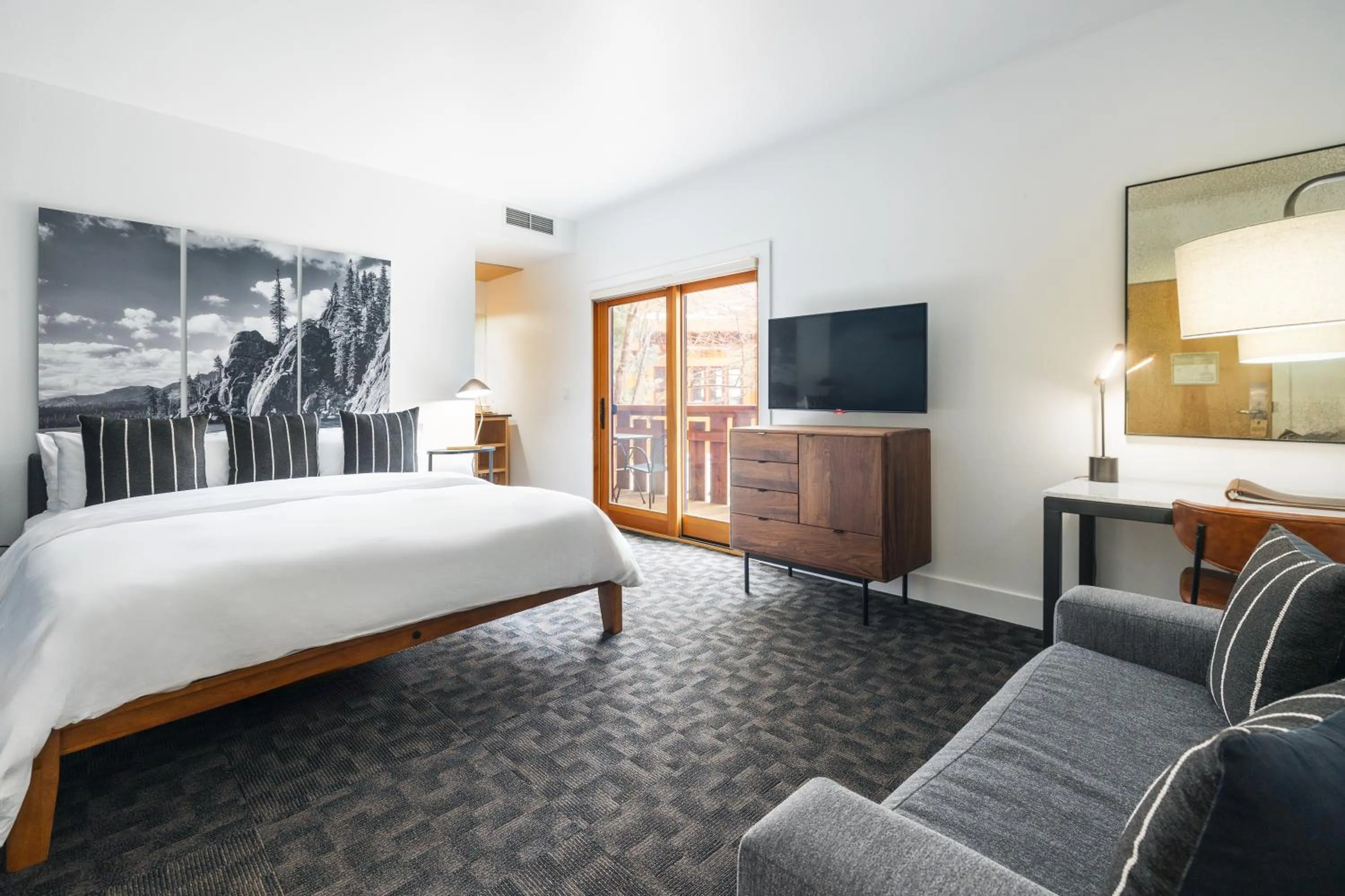 Bedroom, Bed in Gravity Haus Truckee-Tahoe