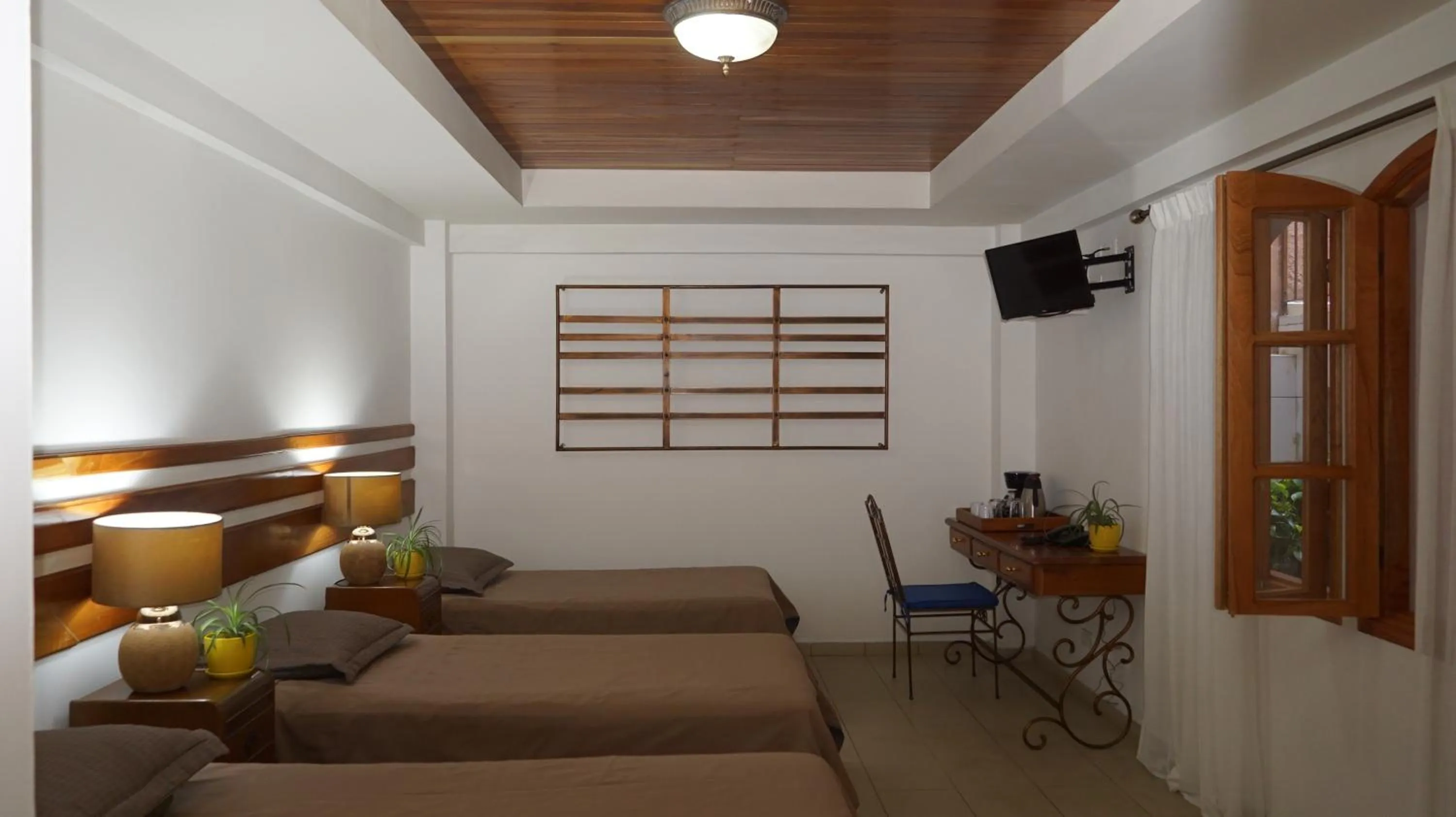 TV and multimedia in Hotel Casa del Arbol