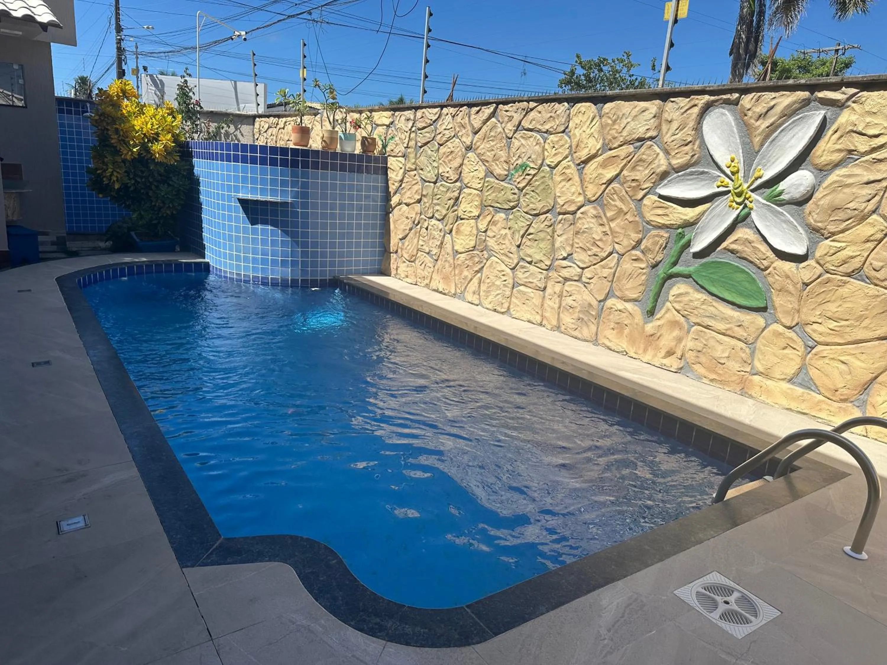 Swimming pool in Flor de Limão Hotel Boutique