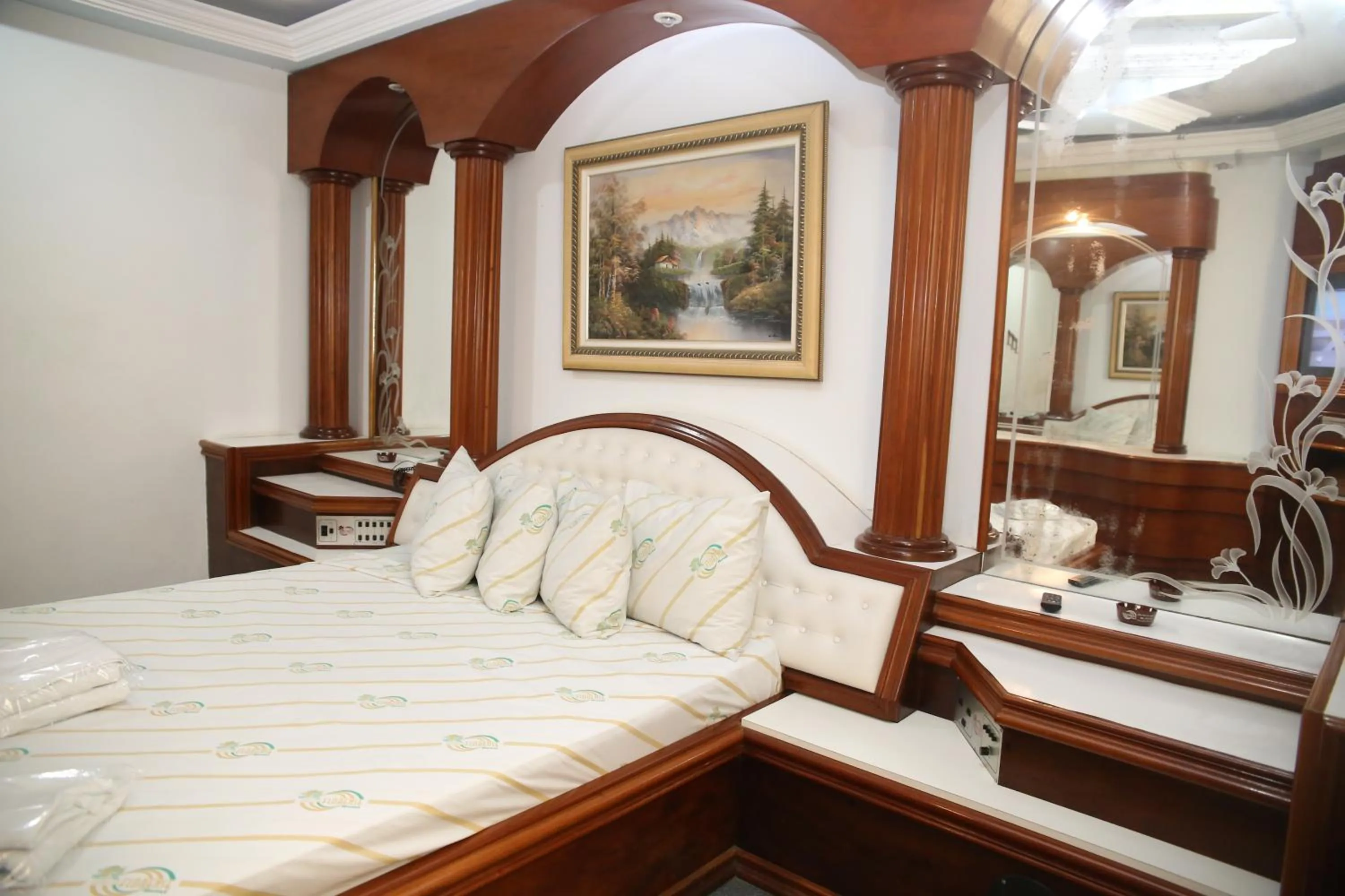 Bed in Maison Florense Hotel