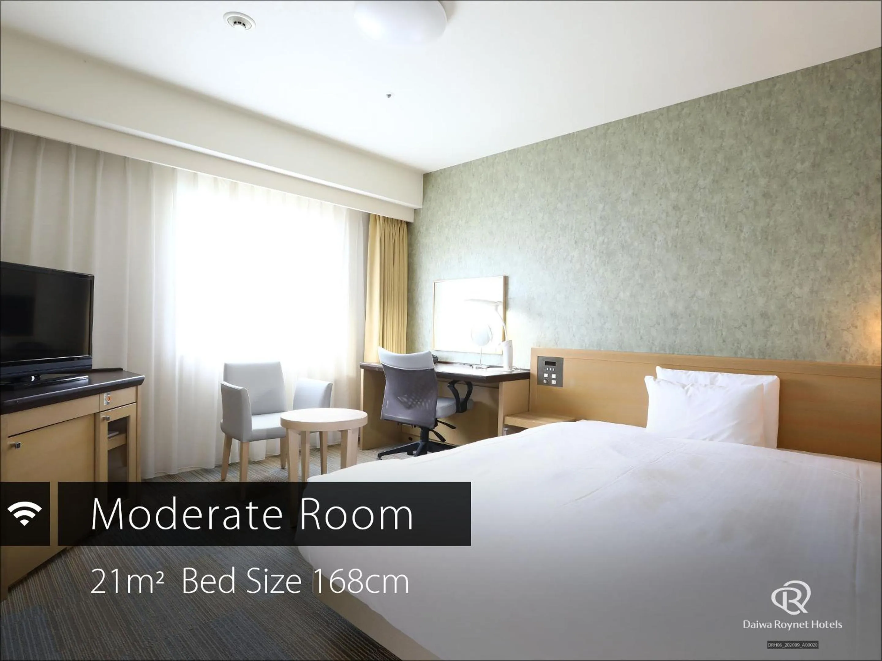 Bed in Daiwa Roynet Hotel Takamatsu