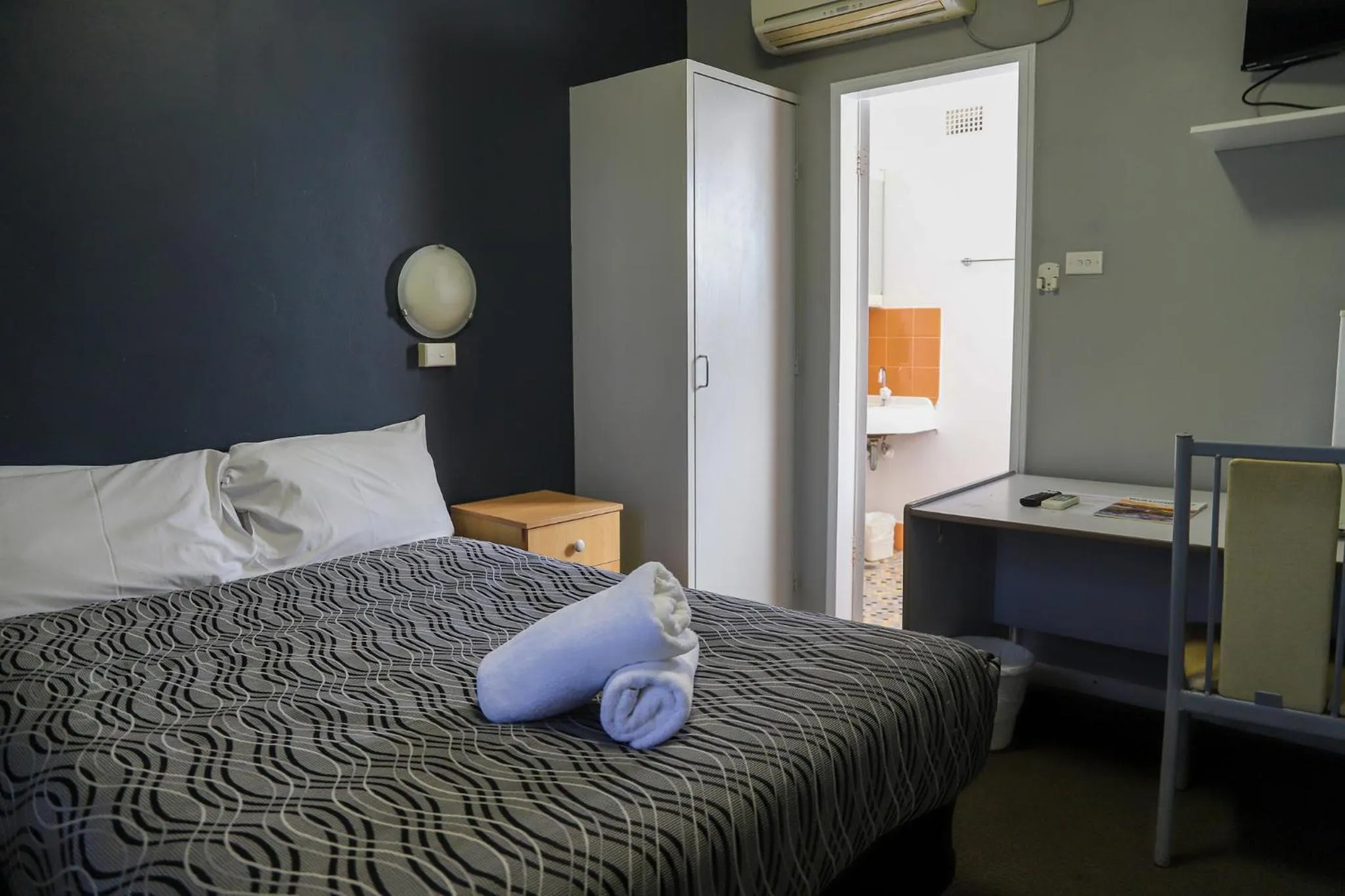 Bed in The Palms Motel- Formerly Flinders Motel