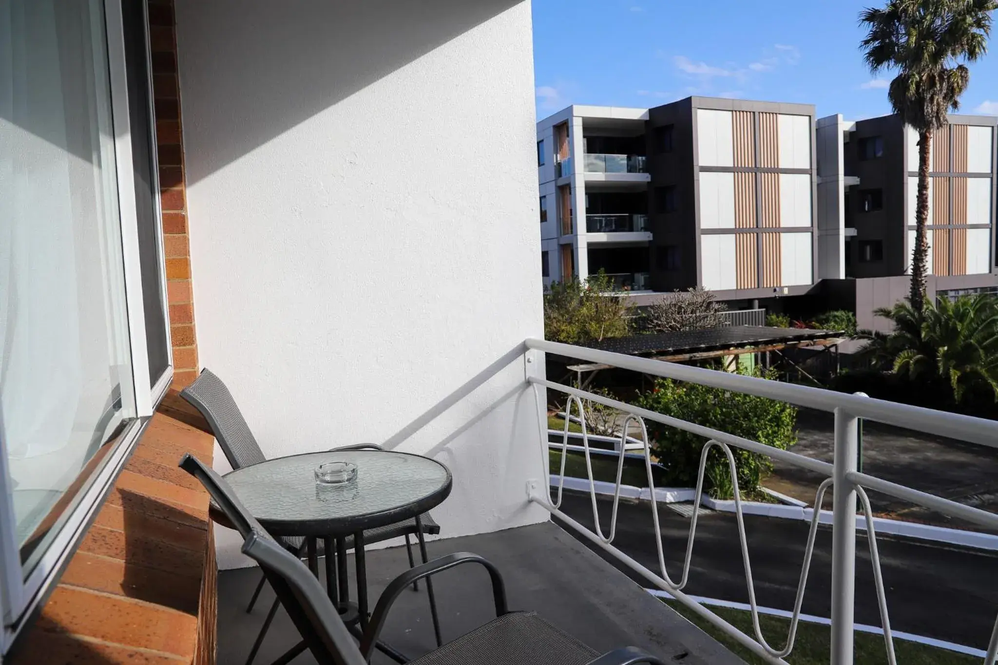 Queen Room with Balcony in The Palms Motel- Formerly Flinders Motel Queen Room with Balcony in The Palms Motel- Formerly Flinders Motel