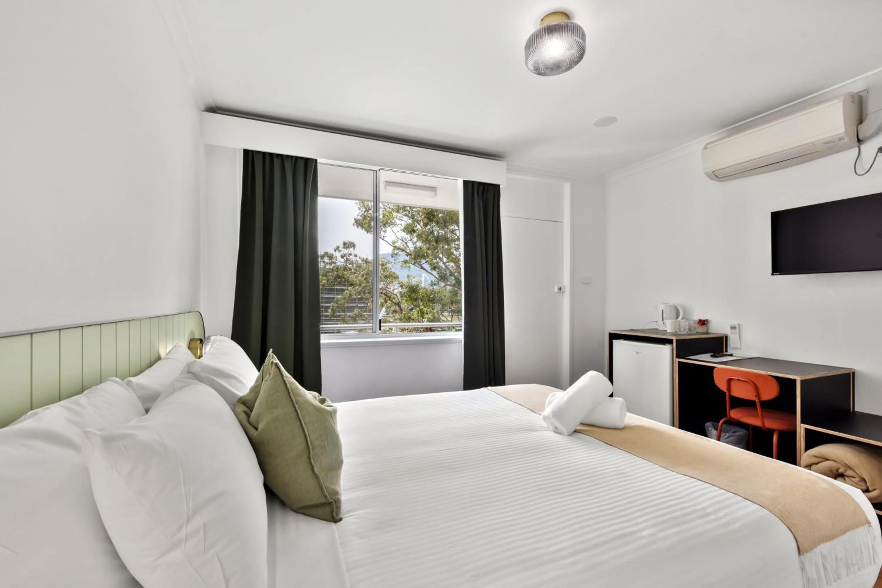 Bed in The Palms Motel- Formerly Flinders Motel