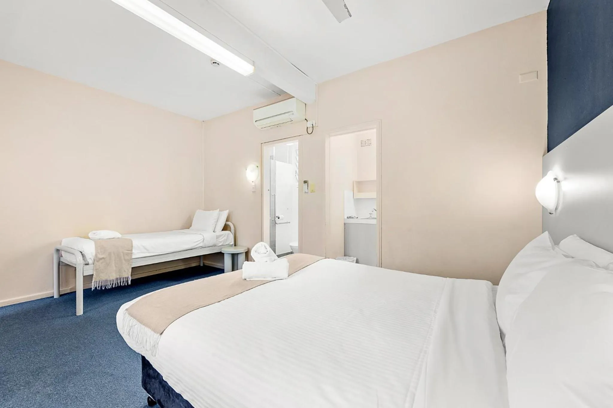 Bed in The Palms Motel- Formerly Flinders Motel