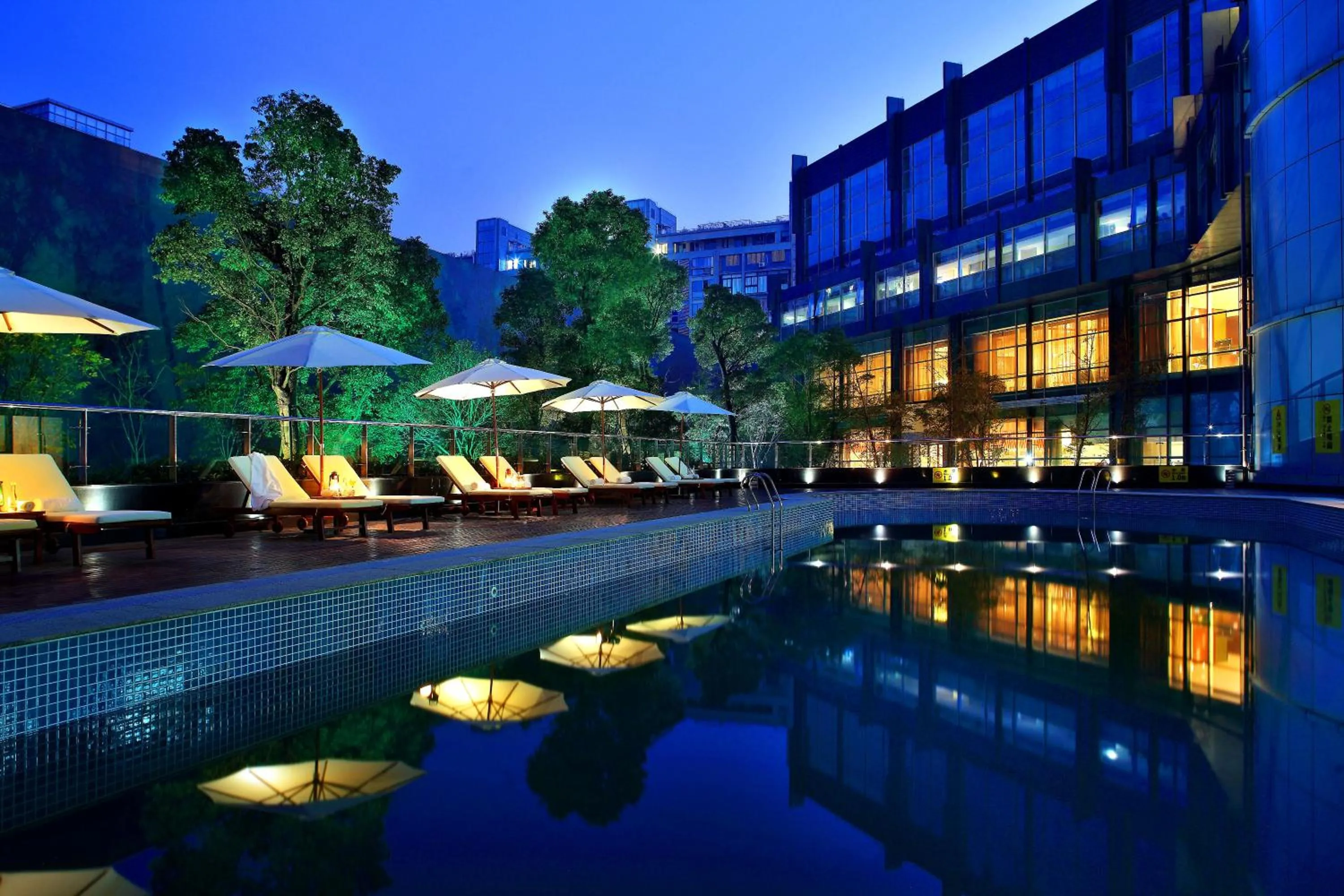 Swimming pool in Crowne Plaza Taizhou by IHG
