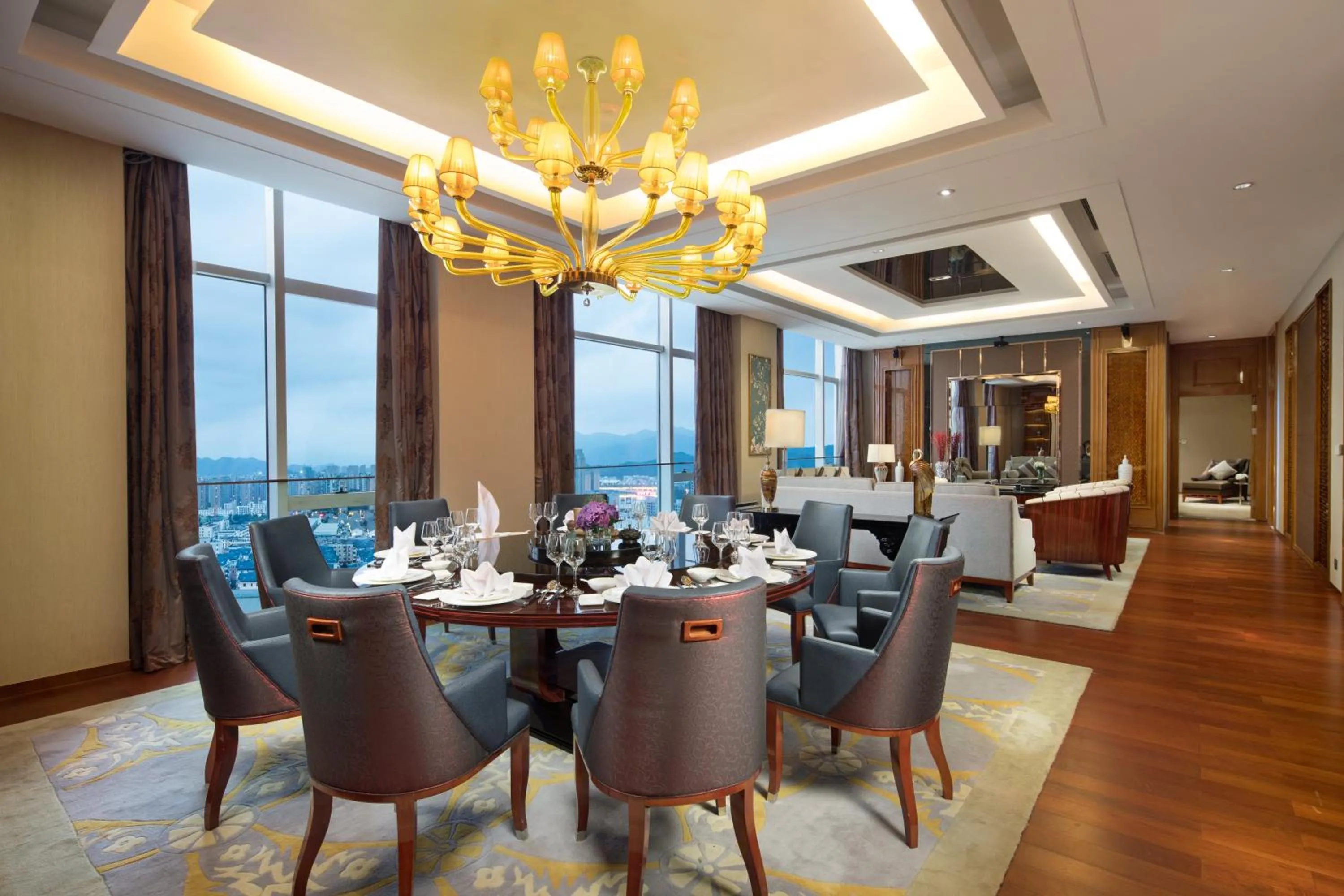 Restaurant/places to eat in Crowne Plaza Taizhou by IHG