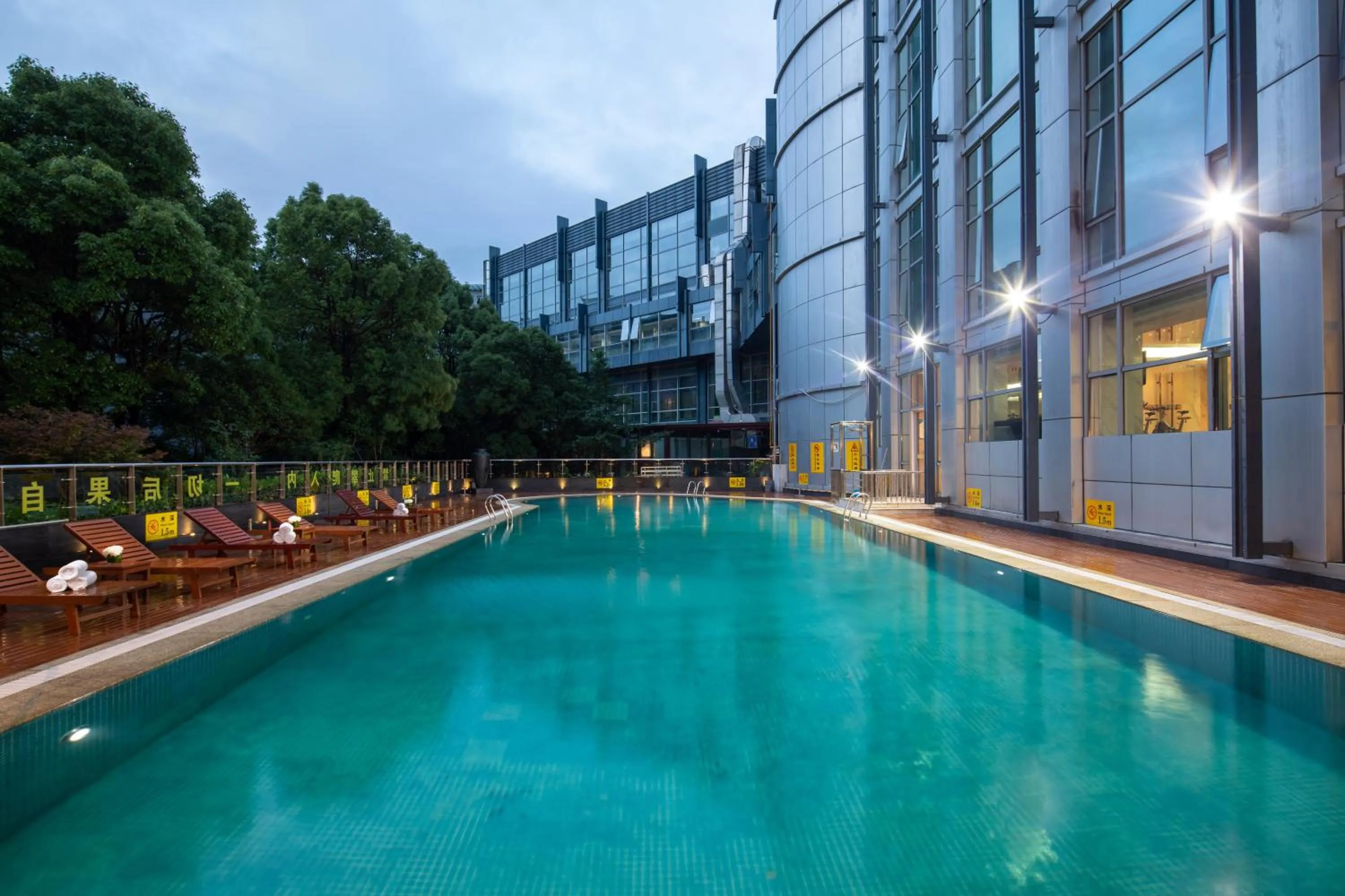 Swimming pool in Crowne Plaza Taizhou by IHG