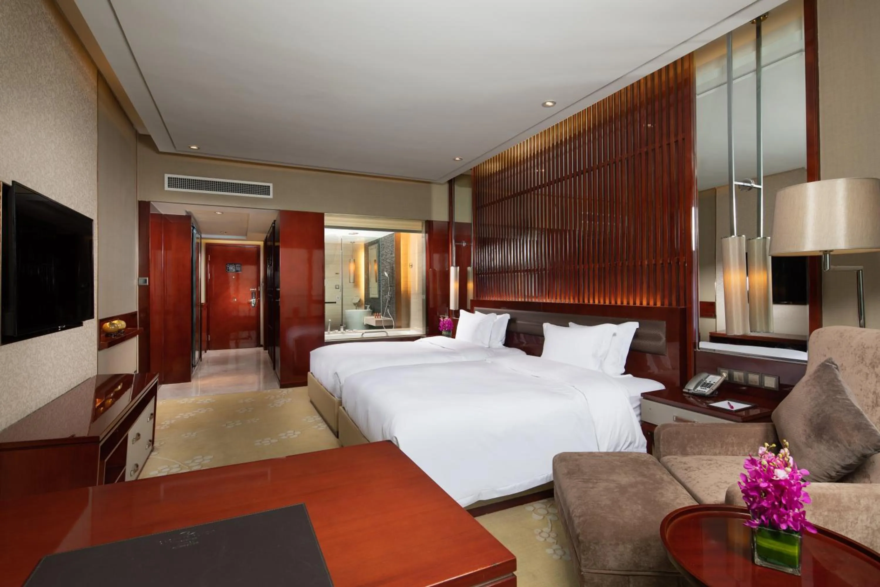 Photo of the whole room in Crowne Plaza Taizhou by IHG