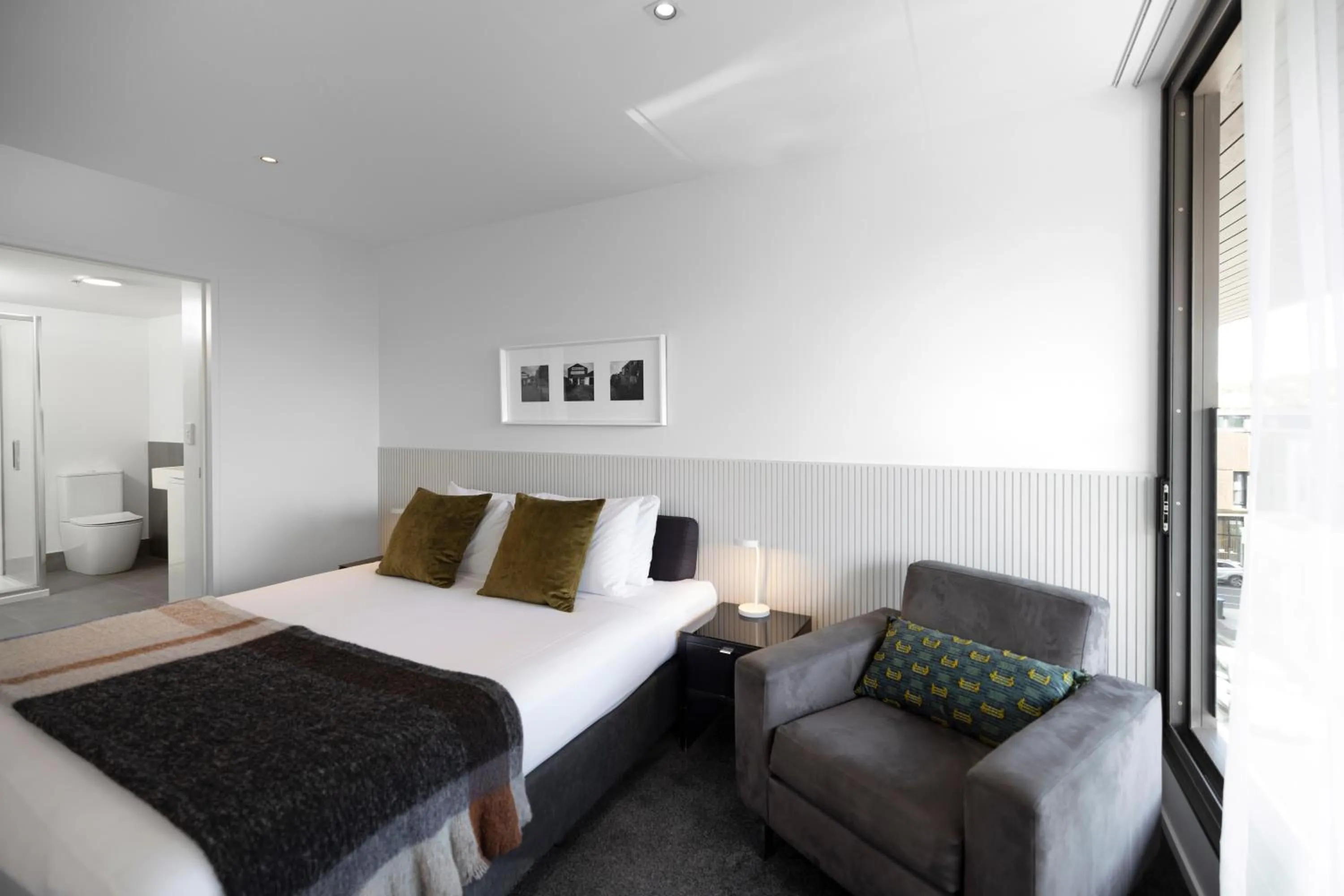 Bedroom, Bed in Quest Parnell Serviced Apartments