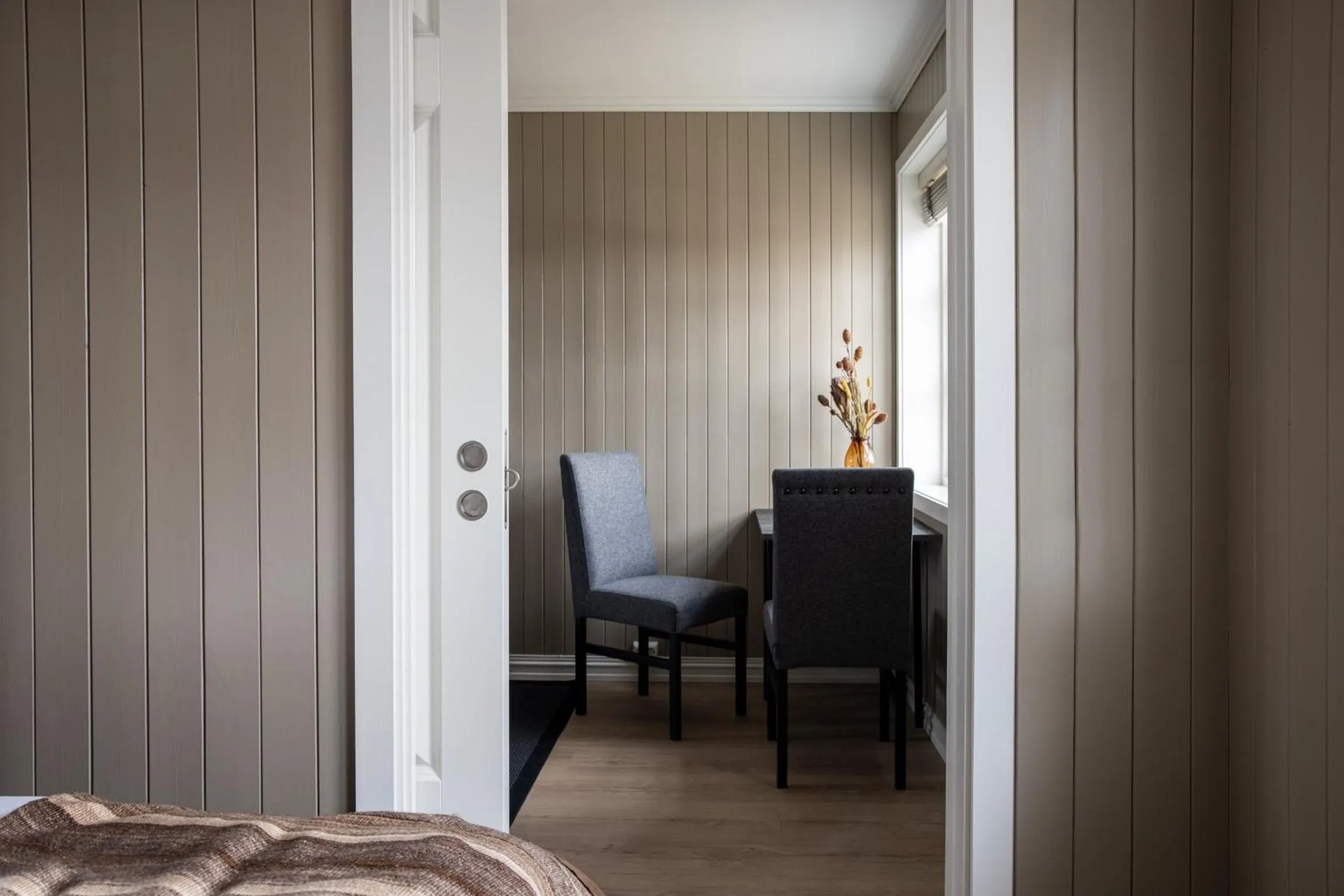 Seating area in Solsiden Brygge Rorbuer