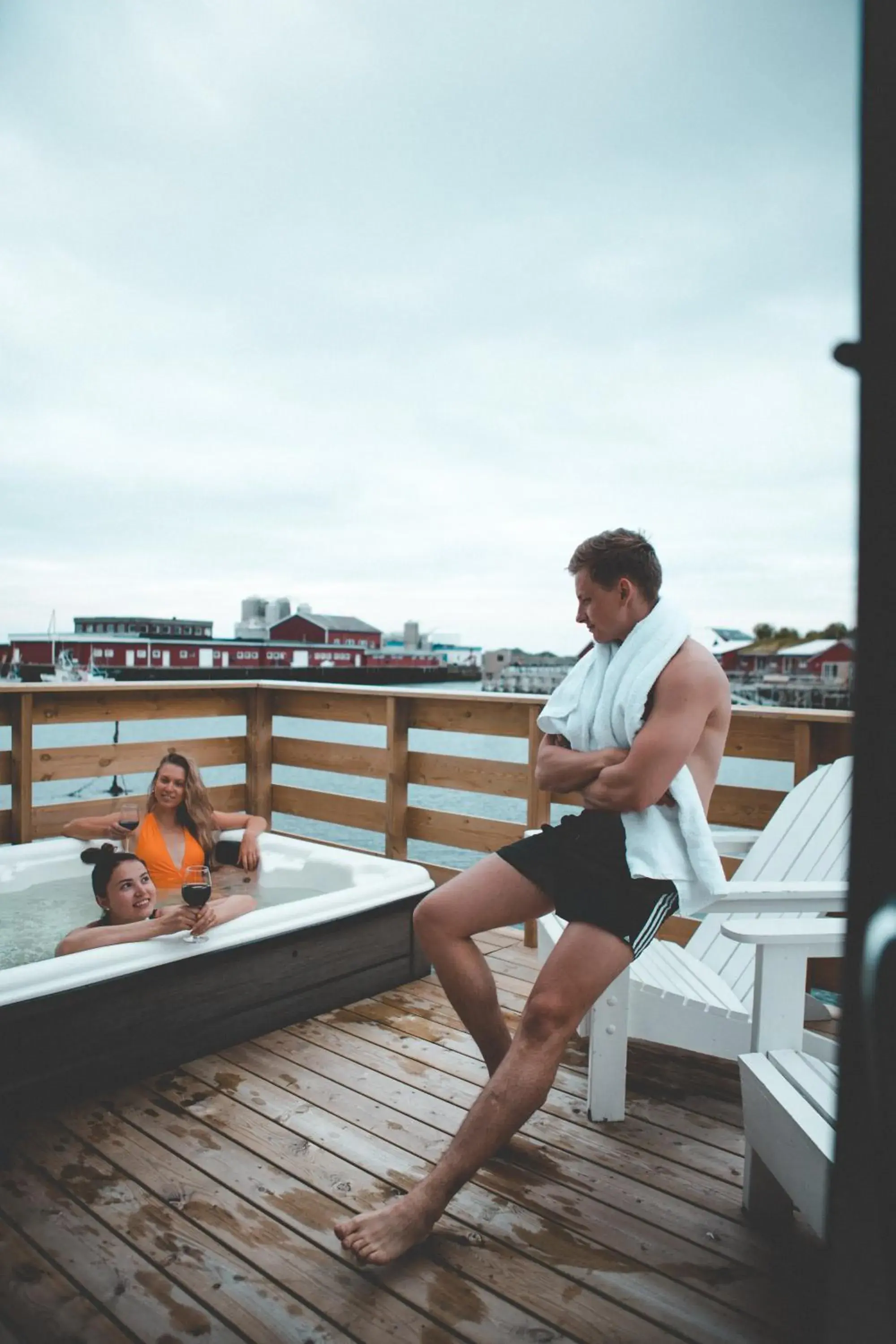 Three-Bedroom Cottage Suite in Solsiden Brygge Rorbuer Three-Bedroom Cottage Suite in Solsiden Brygge Rorbuer