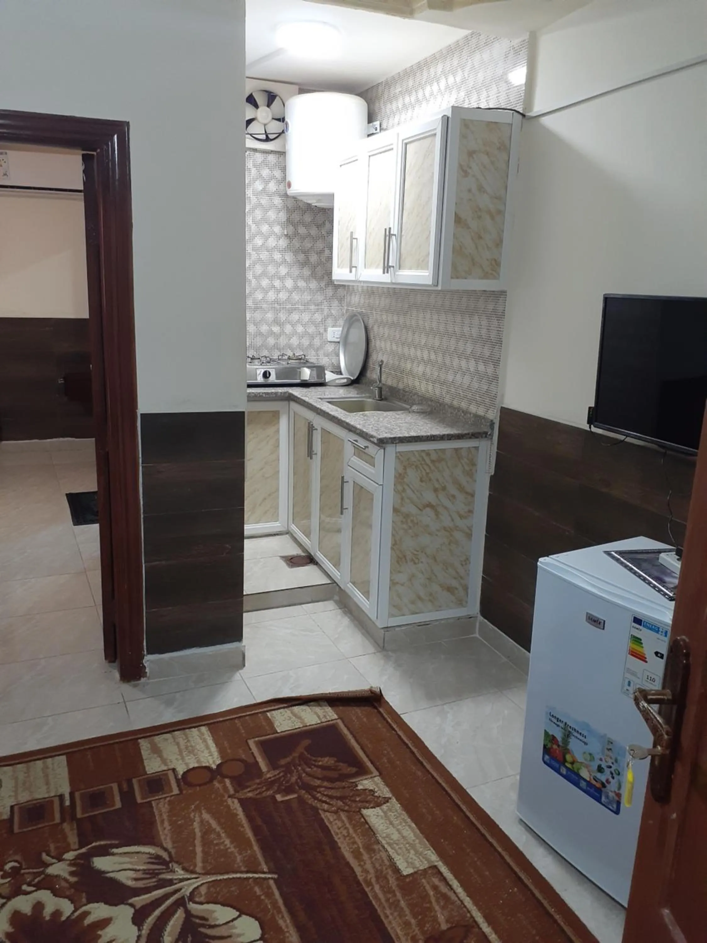 Communal kitchen in Petra Visitors Hotel