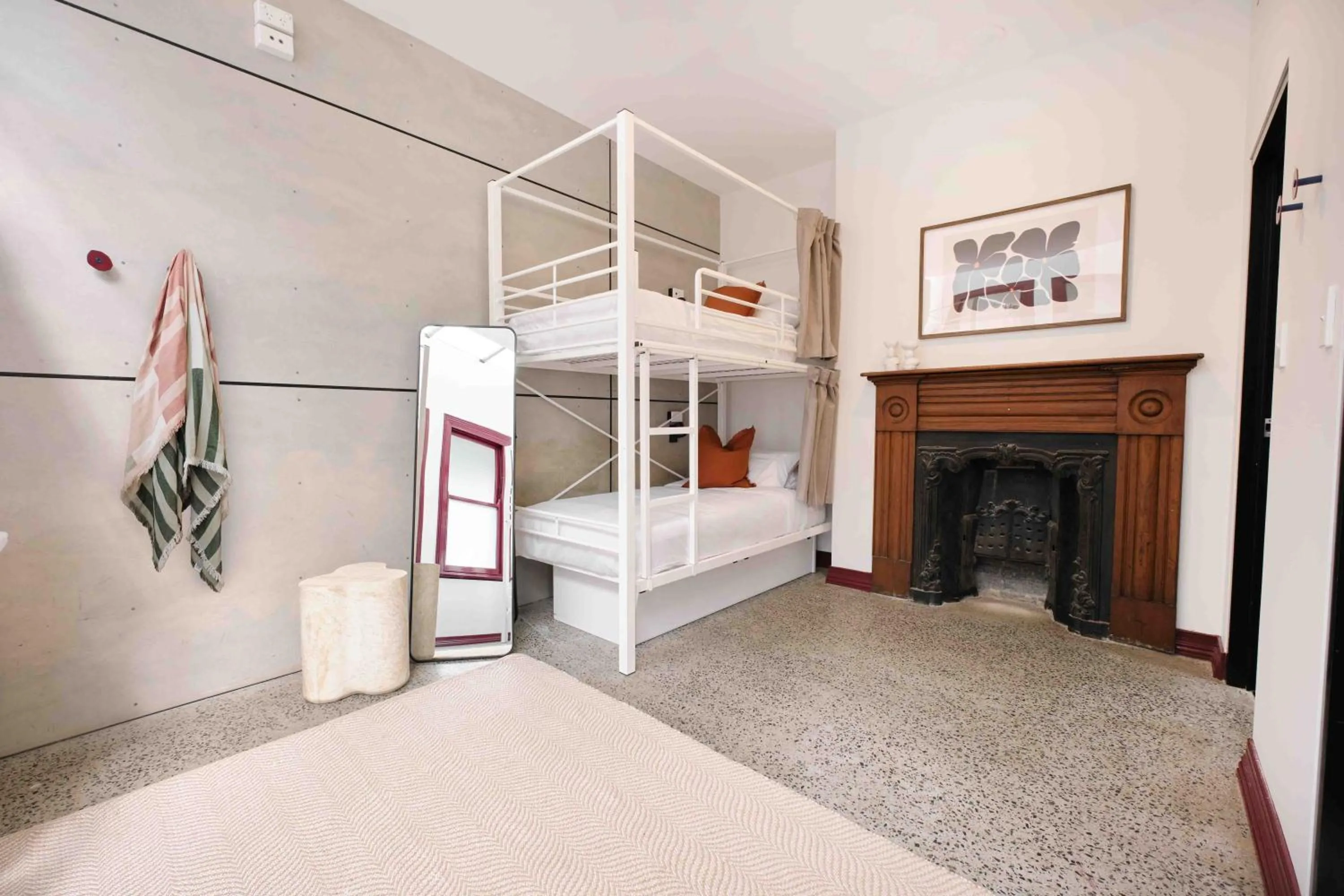 Bed in 10-Bed Mixed Dormitory Room in The Village Surry Hills