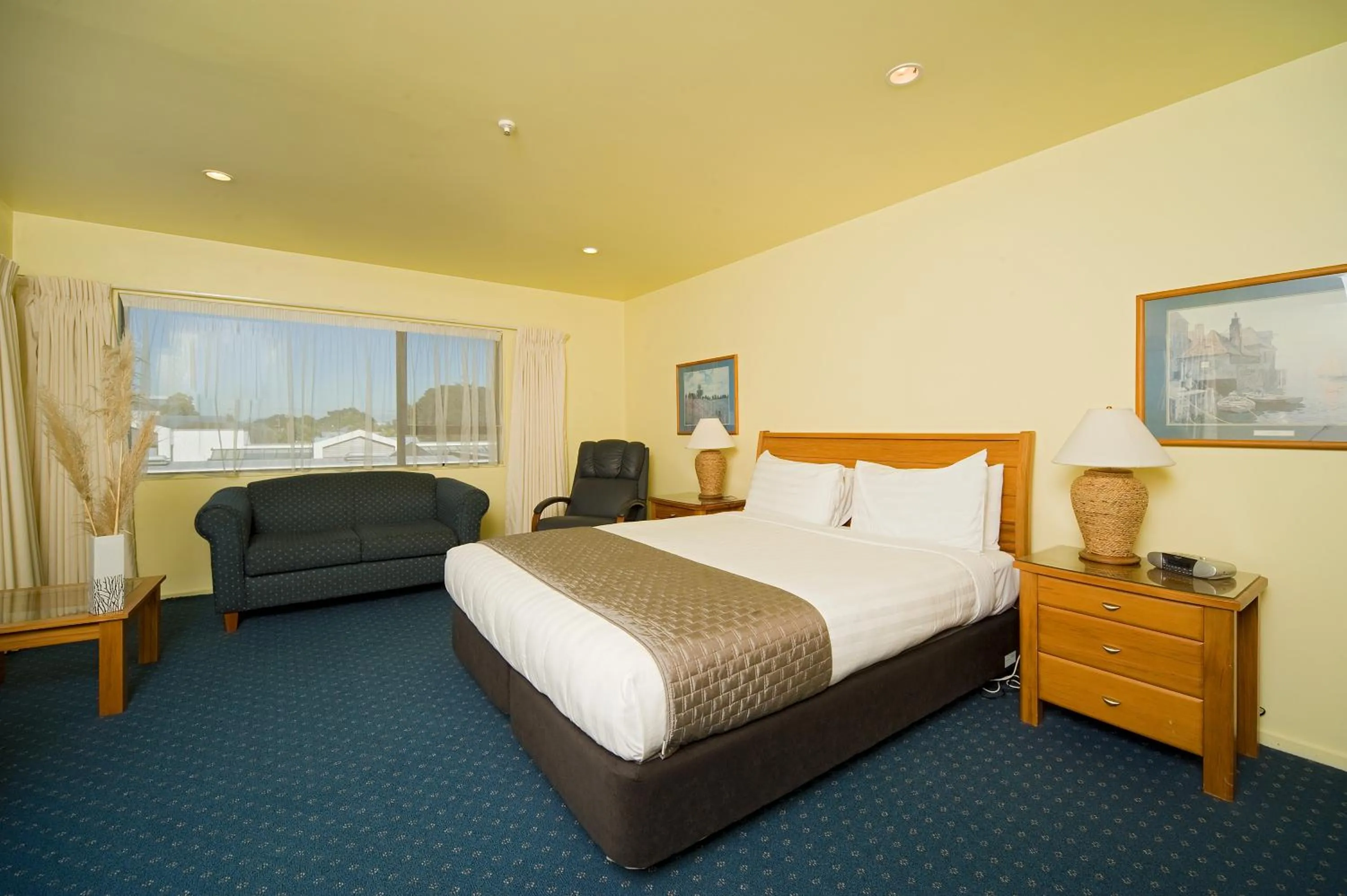 Photo of the whole room, Bed in Best Western Ellerslie International Hotel
