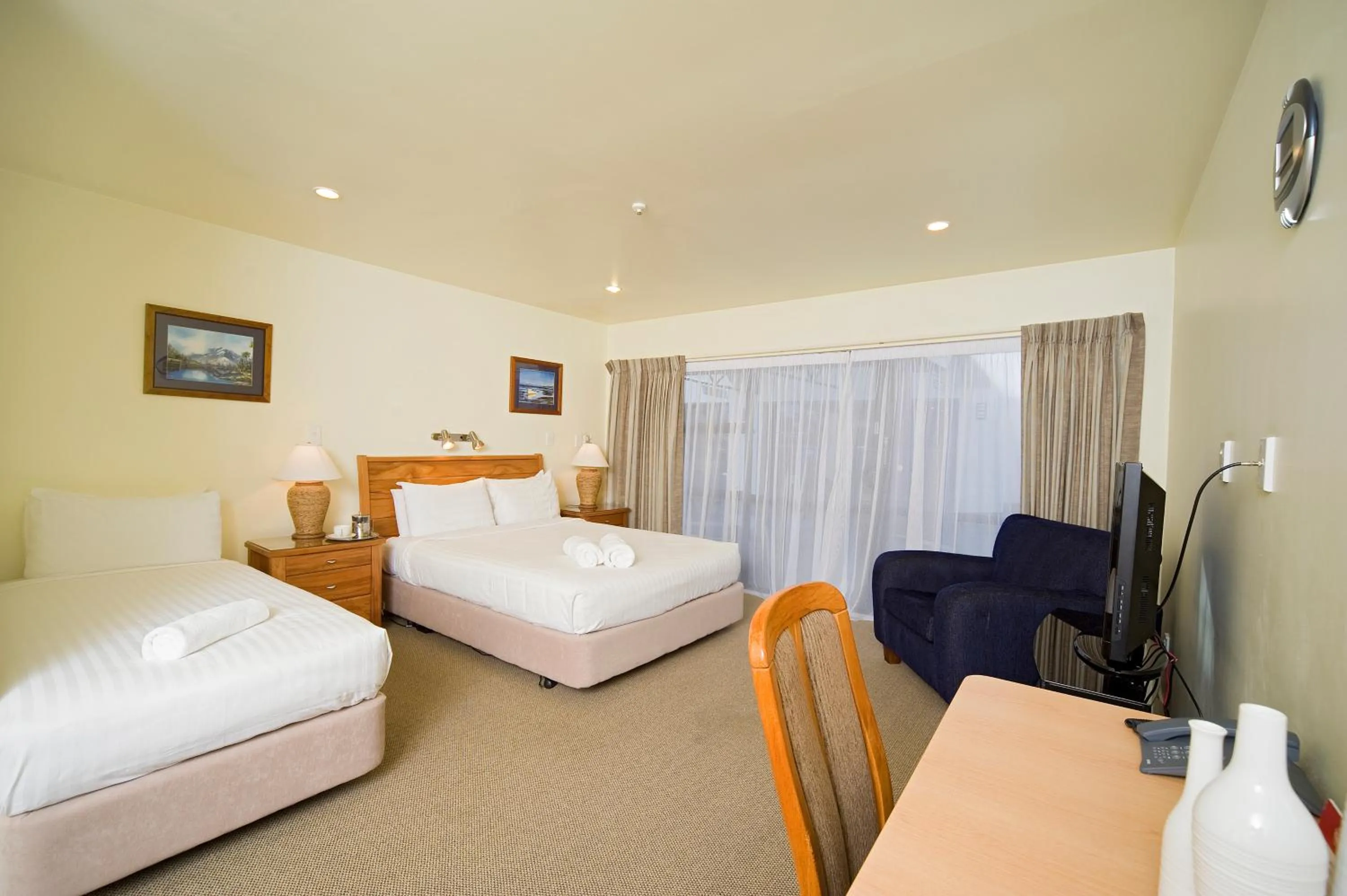 Photo of the whole room, Bed in Best Western Ellerslie International Hotel