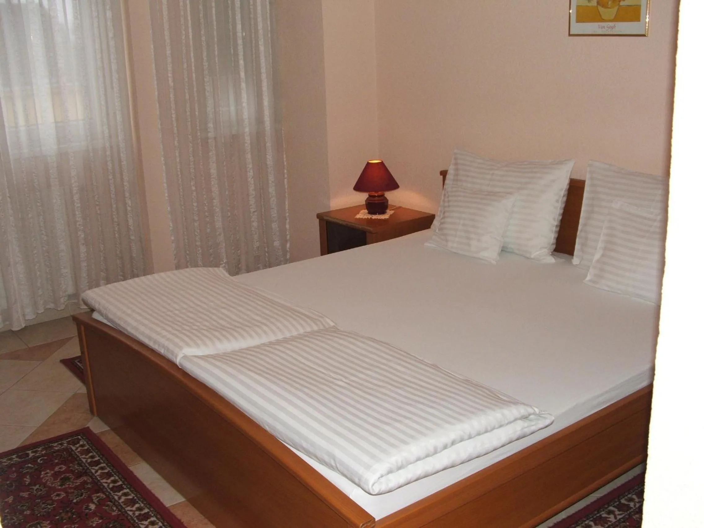 Bed in Korona Panzió