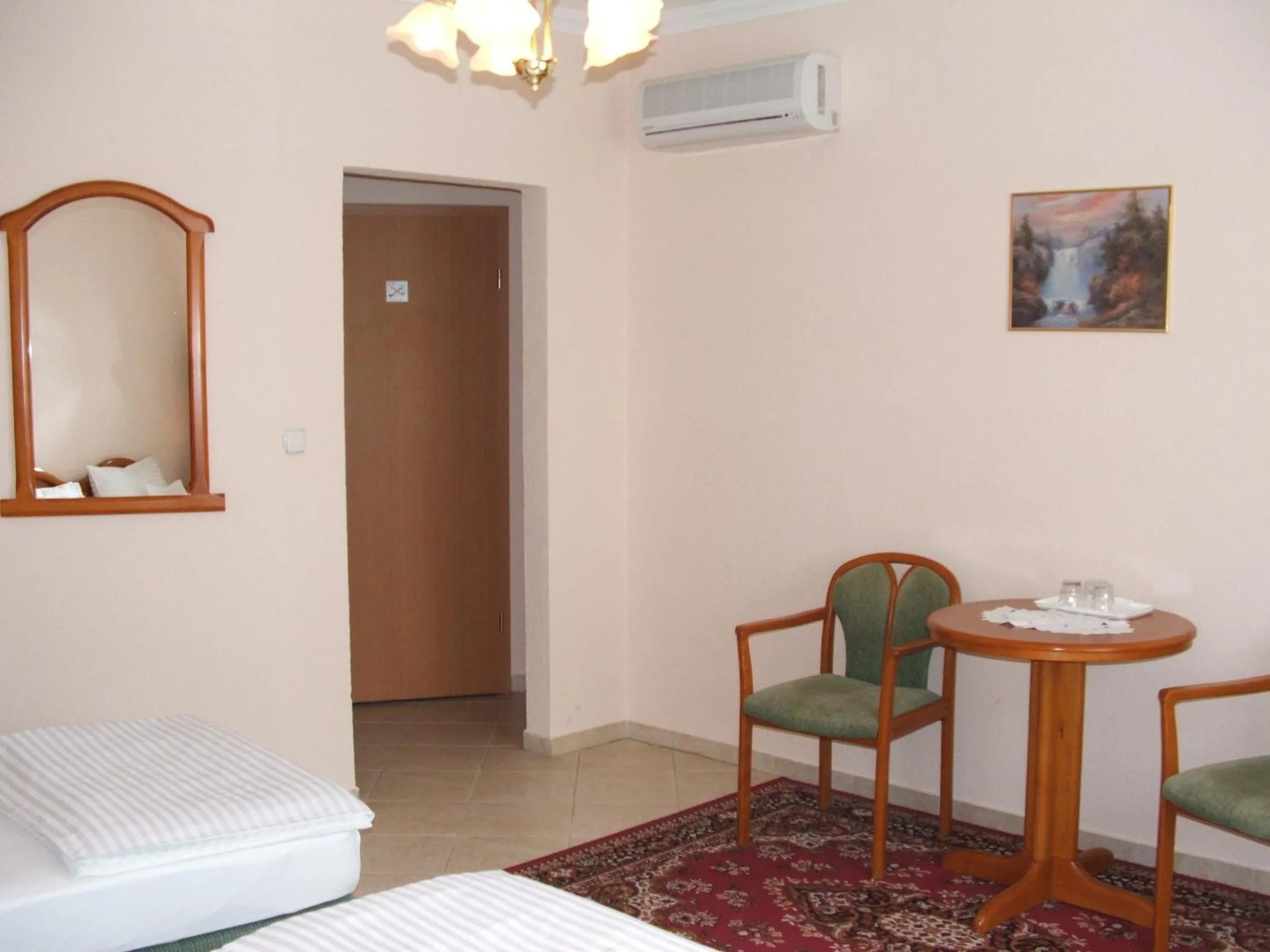 Bed in Korona Panzió