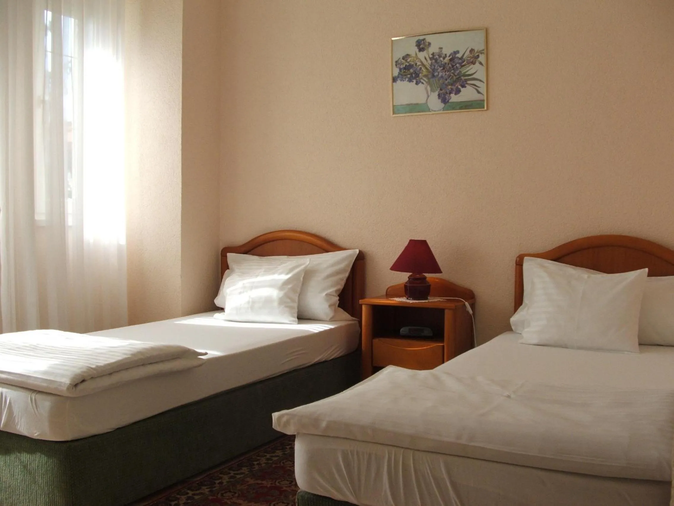 Bed in Korona Panzió