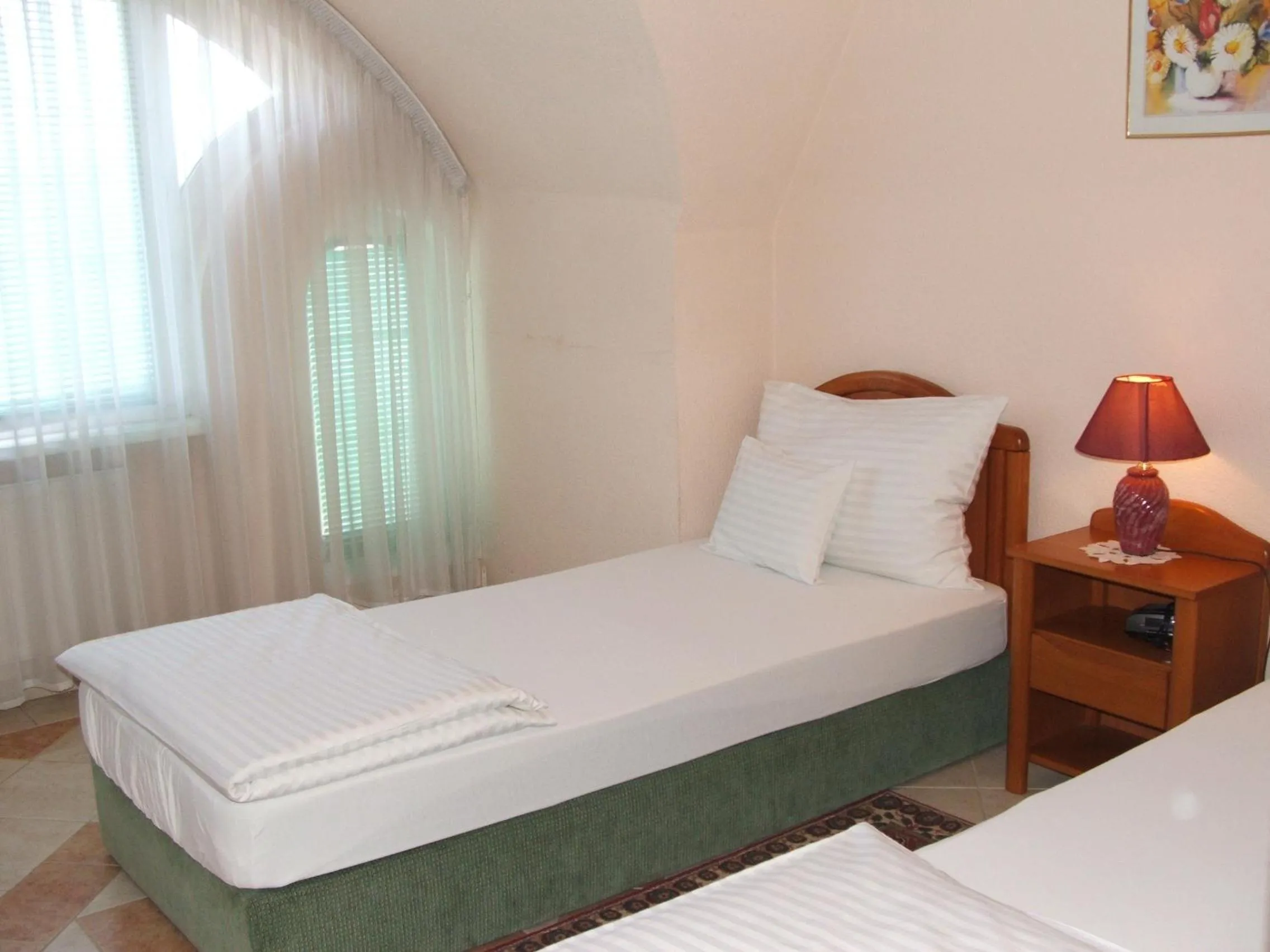 Bed in Korona Panzió