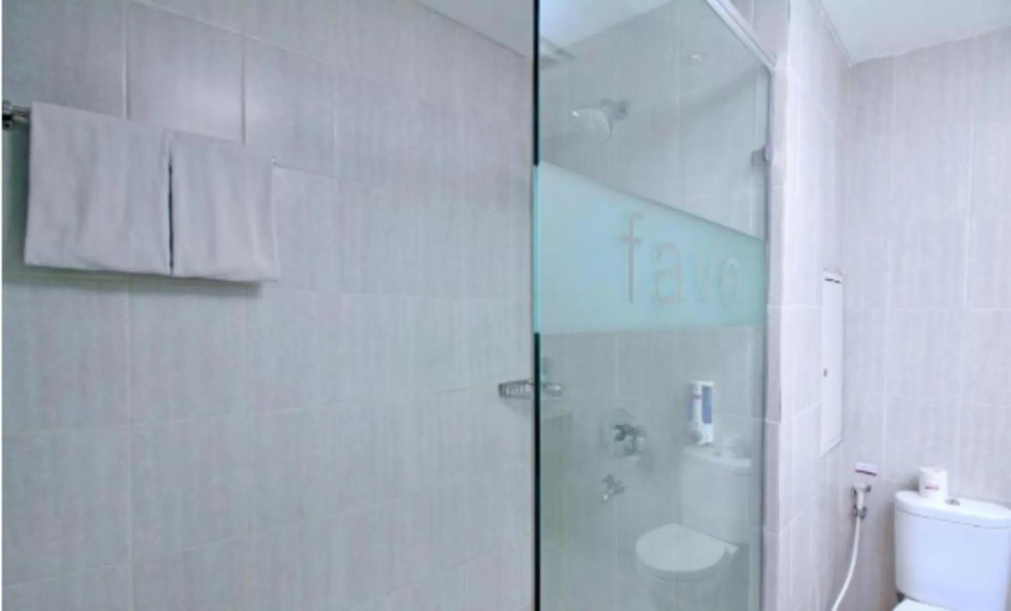 Bathroom in favehotel Braga