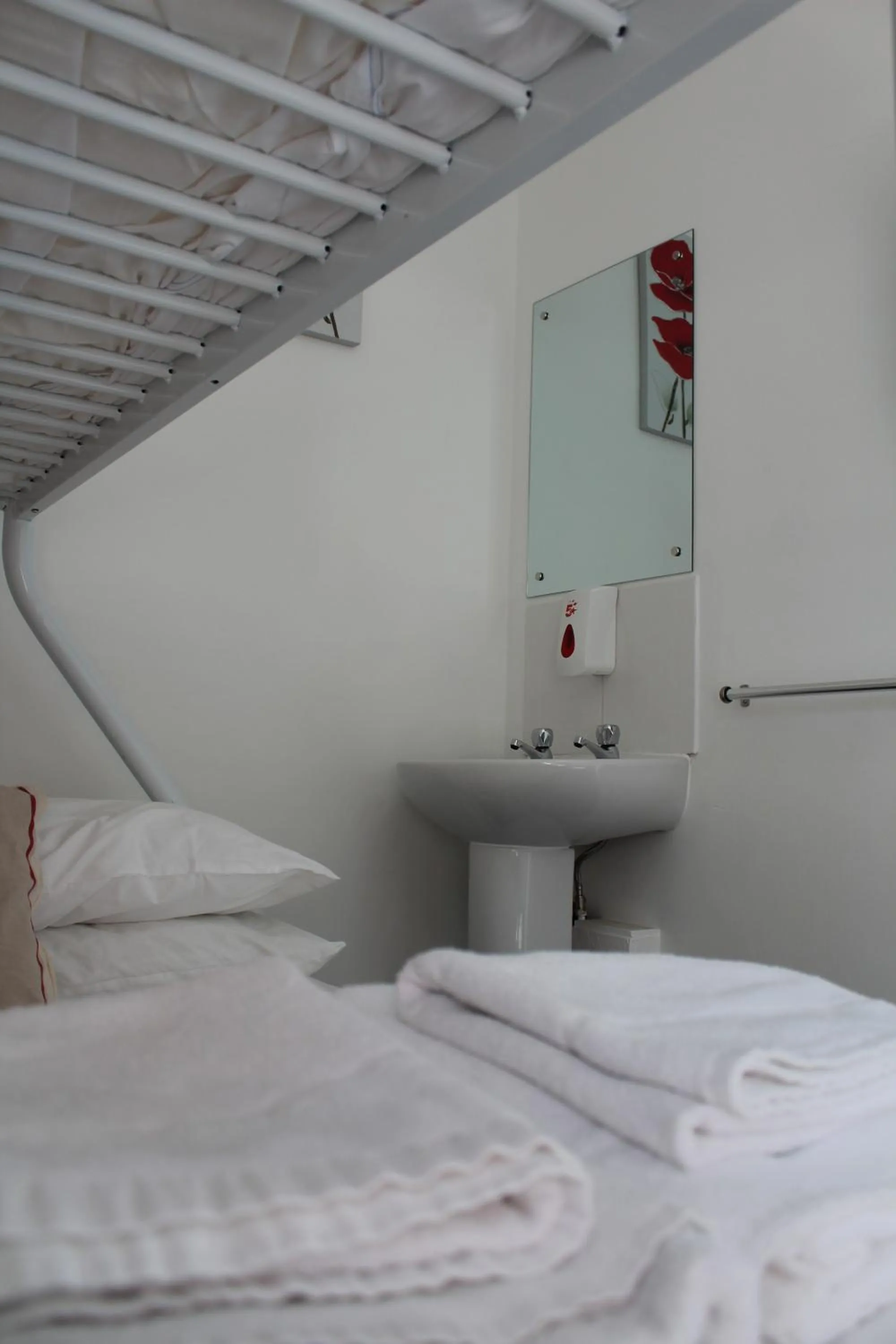 Photo of the whole room, Bed in Backpackers Blackpool Hotel & Suites