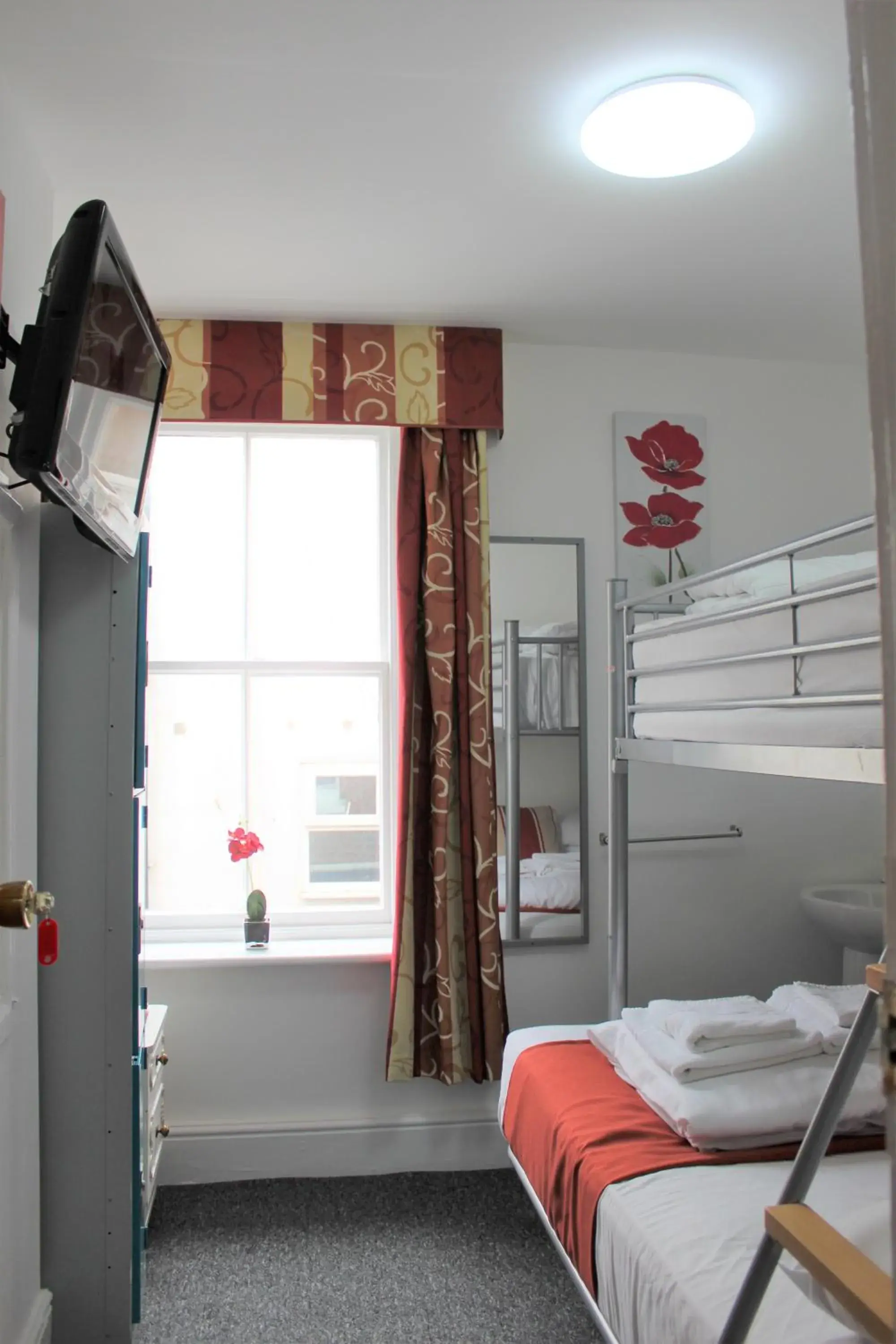 Standard Family Room in Backpackers Blackpool Hotel & Suites Standard Family Room in Backpackers Blackpool Hotel & Suites