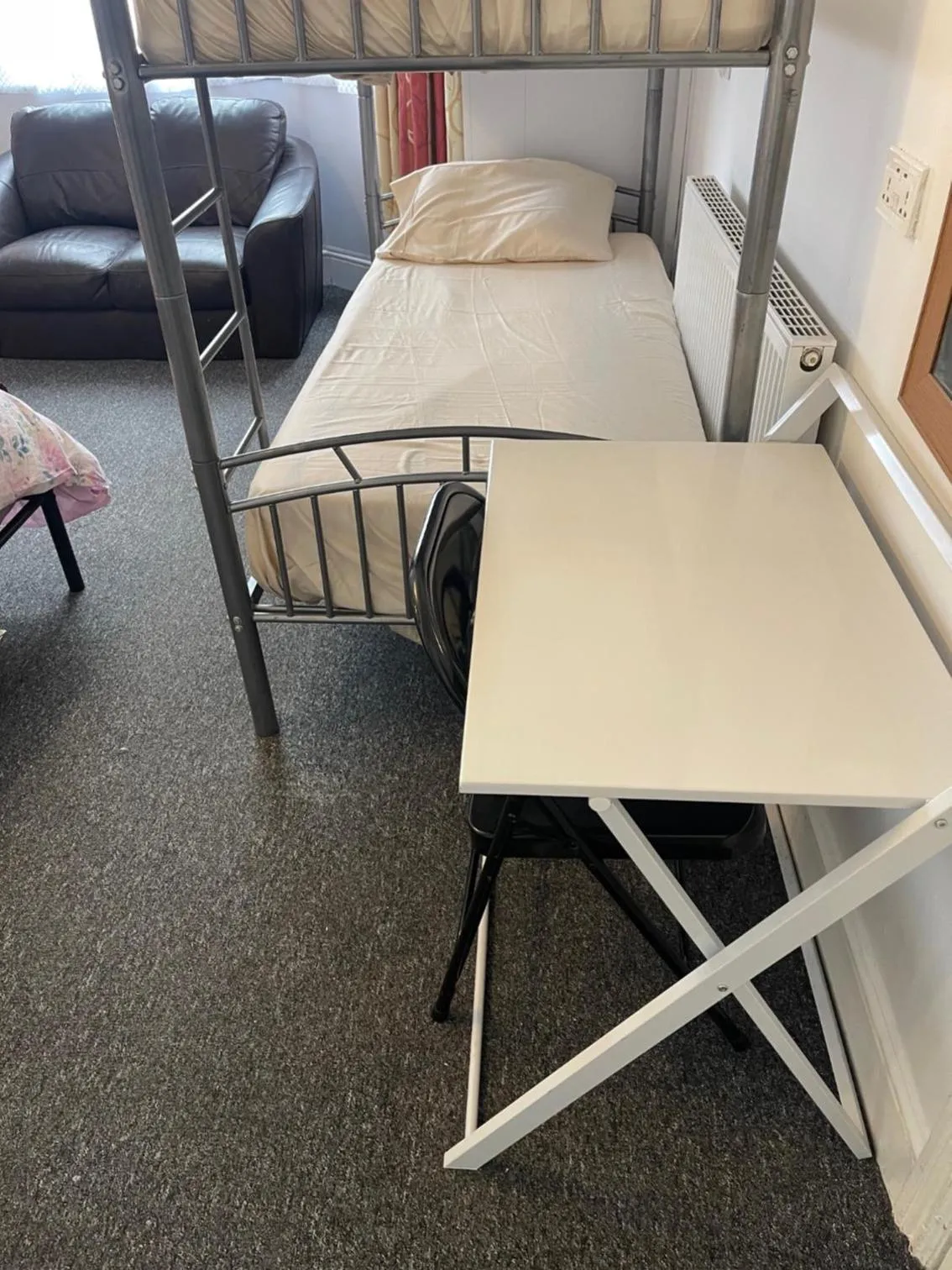 Bed in Backpackers Blackpool Hotel & Suites